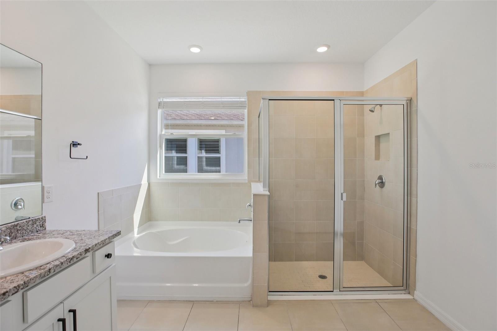 Image 36 of 67 For 10747 Laxer Cay Loop