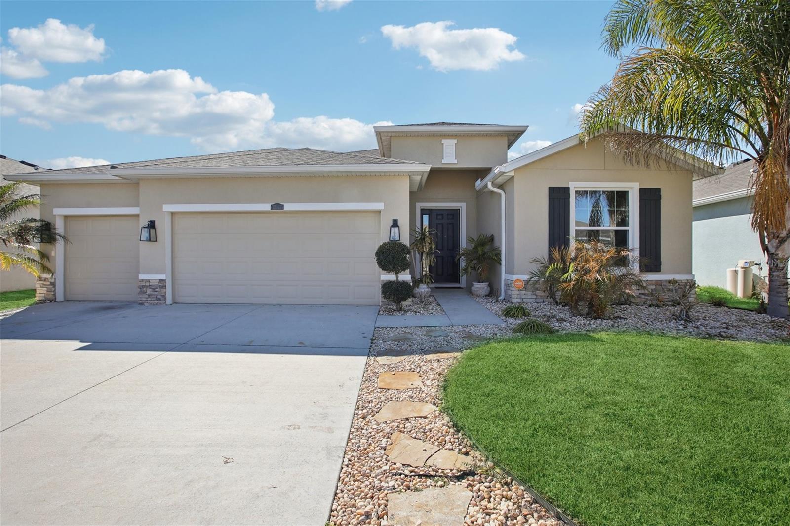 Image 5 of 67 For 10747 Laxer Cay Loop