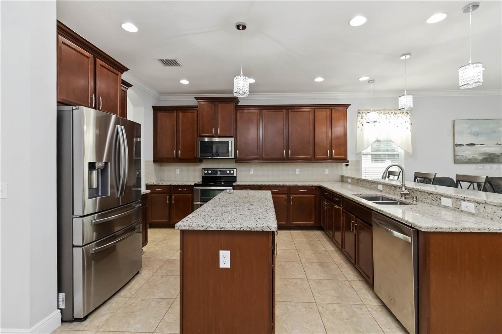 Image 12 of 69 For 652 Seven Oaks Boulevard