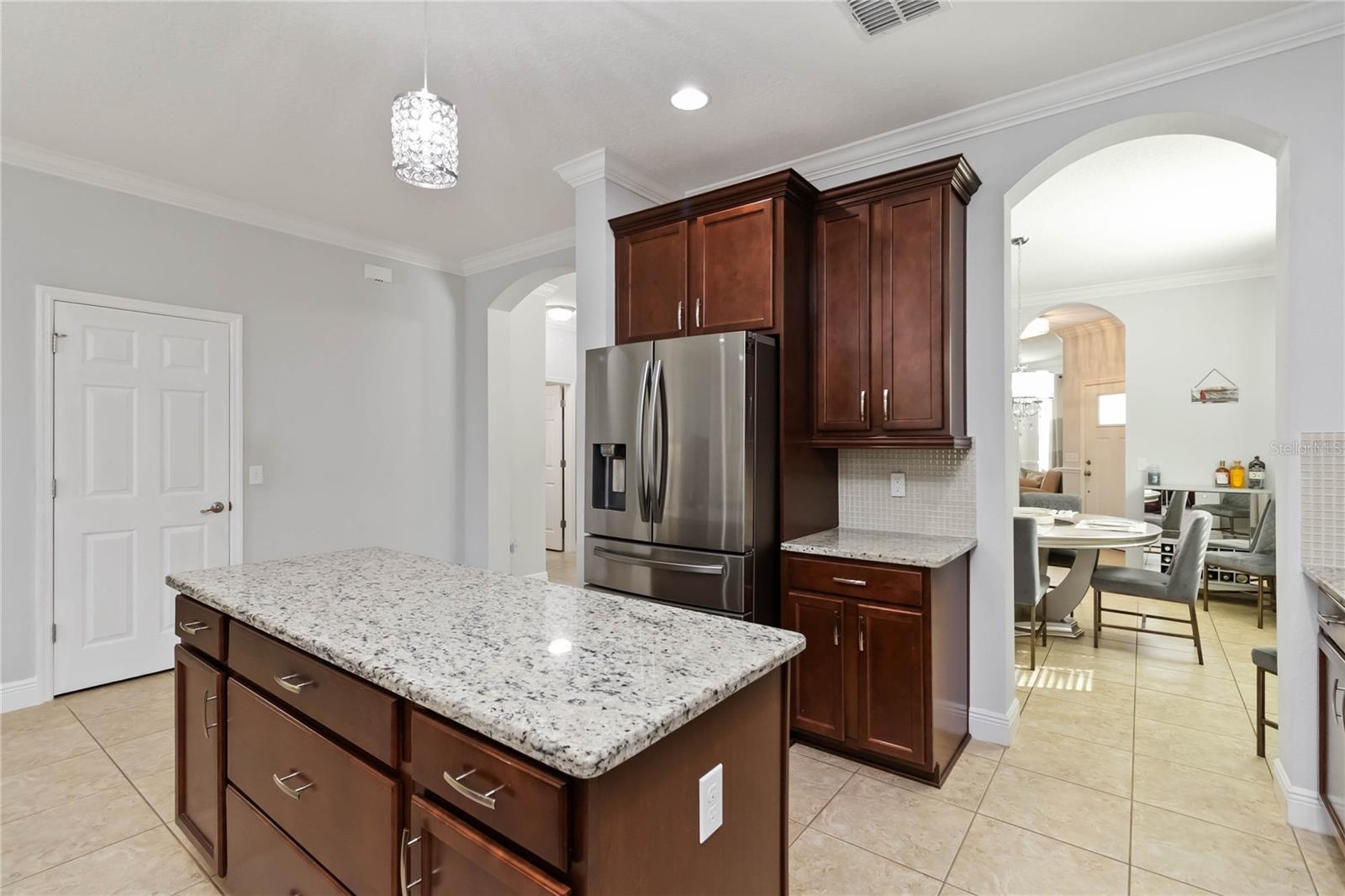 Image 16 of 69 For 652 Seven Oaks Boulevard