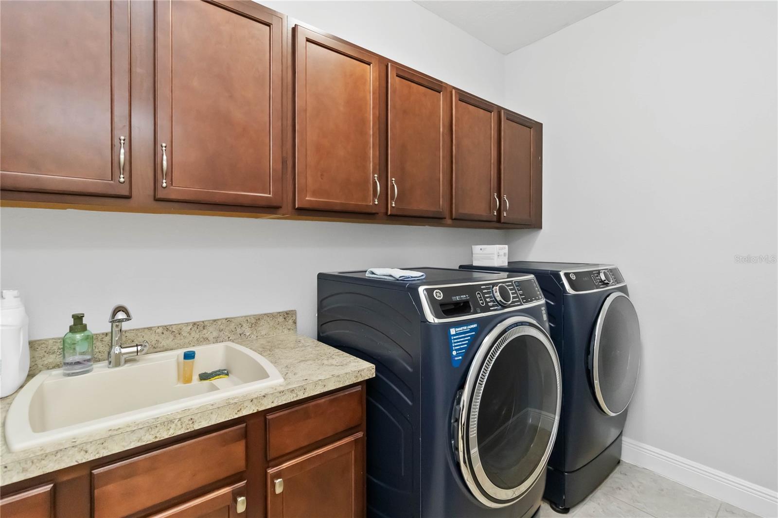 Image 17 of 69 For 652 Seven Oaks Boulevard