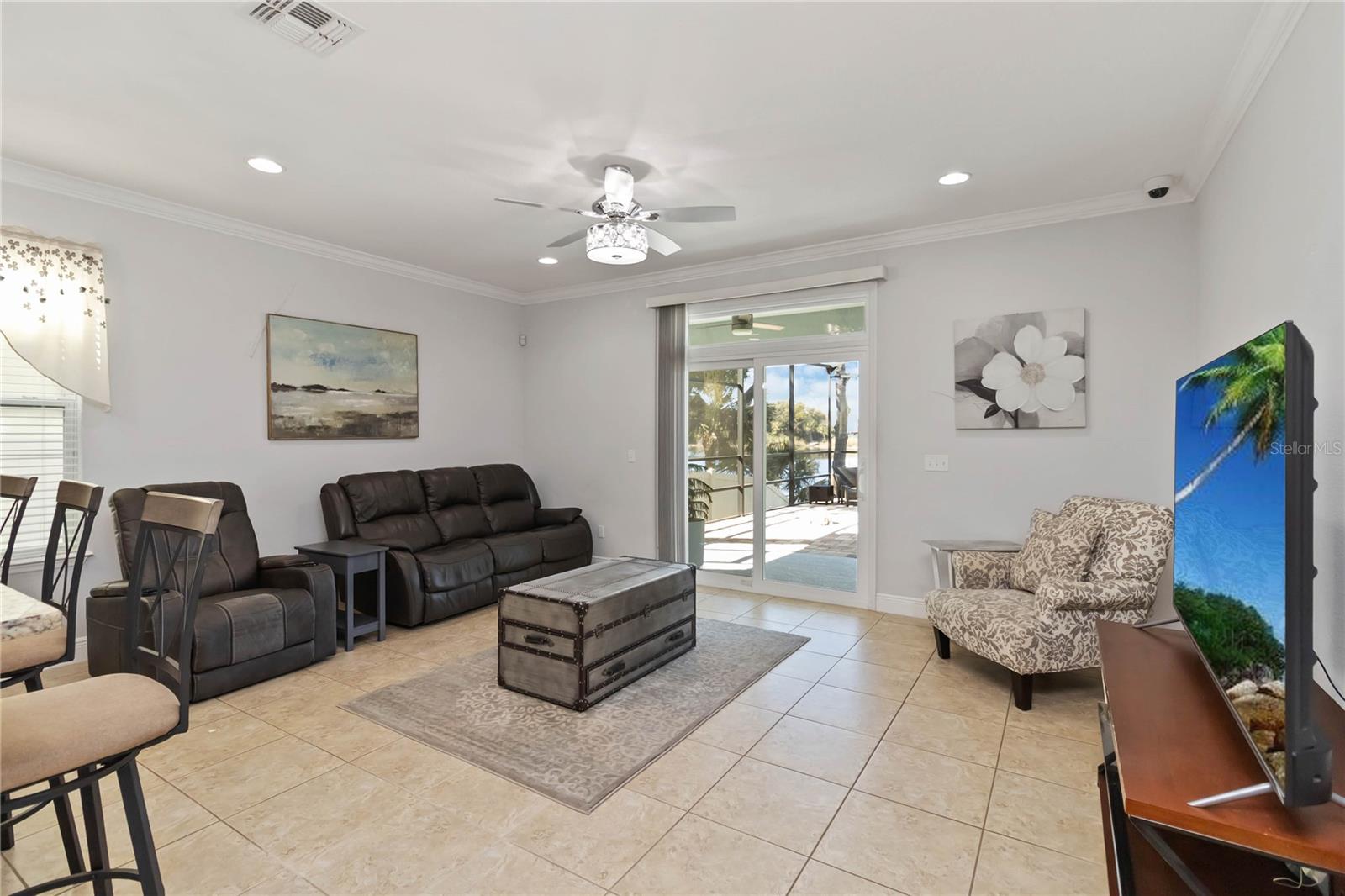 Image 19 of 69 For 652 Seven Oaks Boulevard