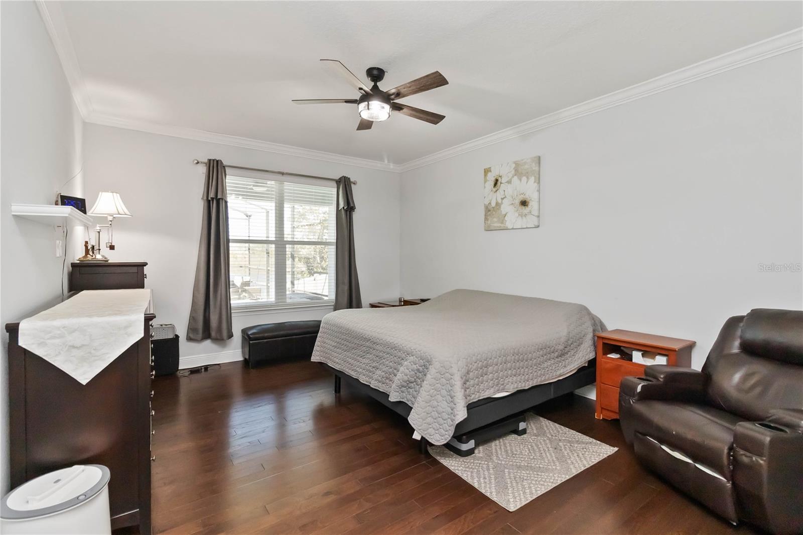 Image 21 of 69 For 652 Seven Oaks Boulevard