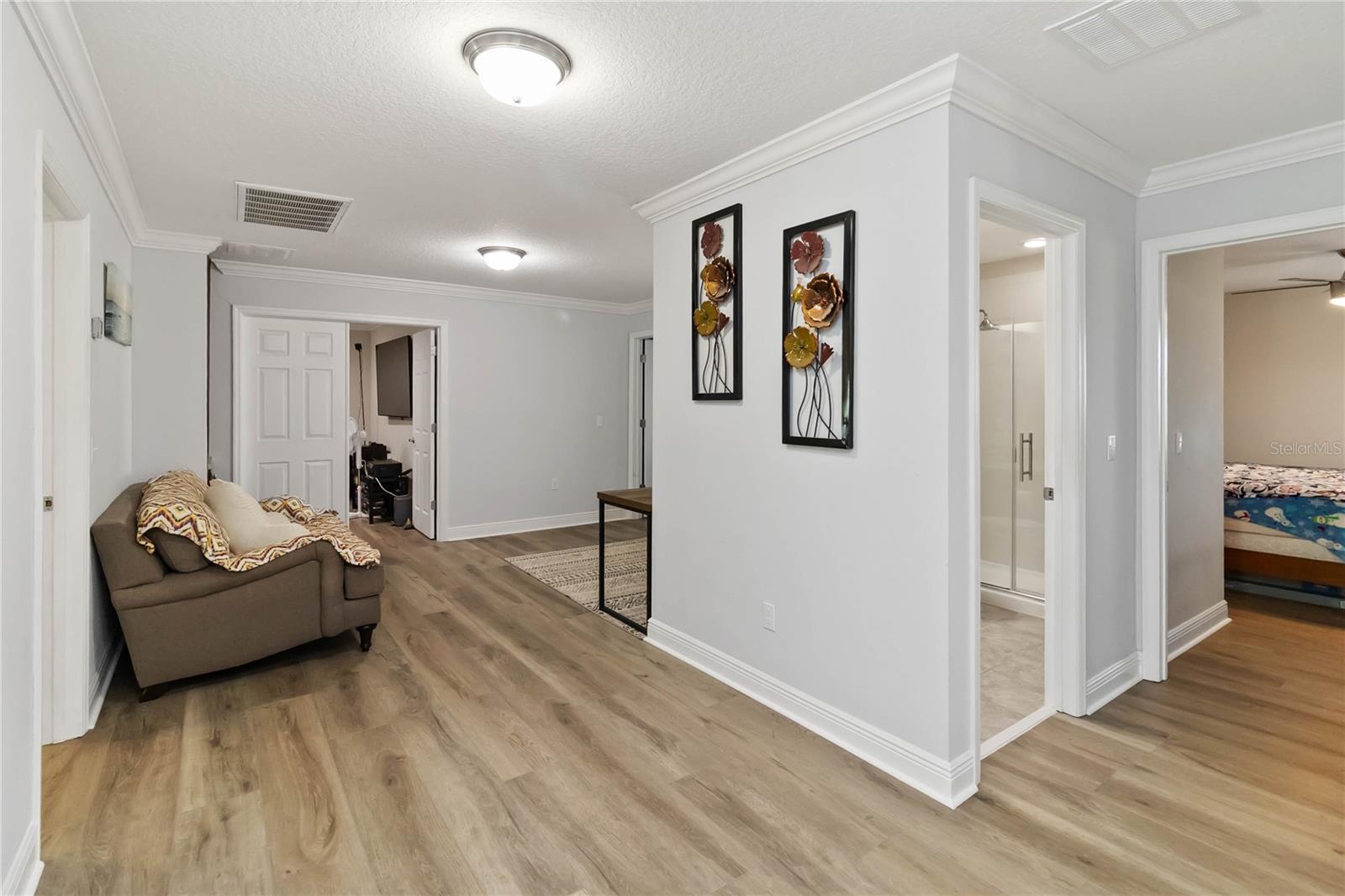 Image 26 of 69 For 652 Seven Oaks Boulevard