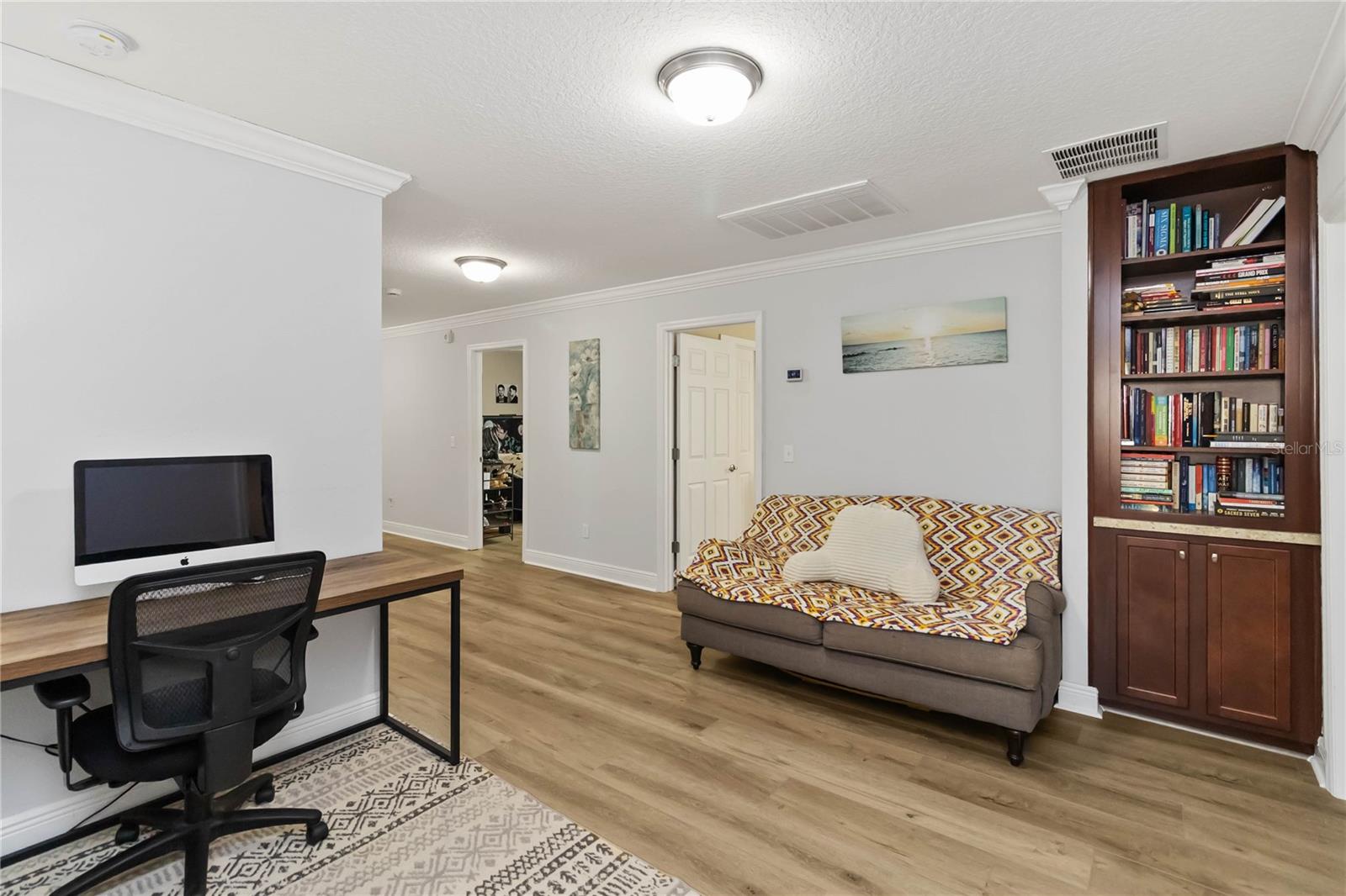 Image 28 of 69 For 652 Seven Oaks Boulevard