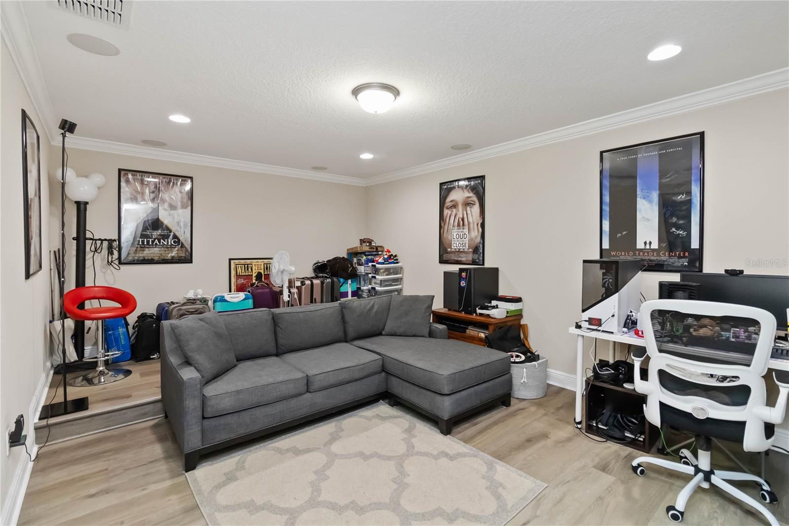 Image 29 of 69 For 652 Seven Oaks Boulevard