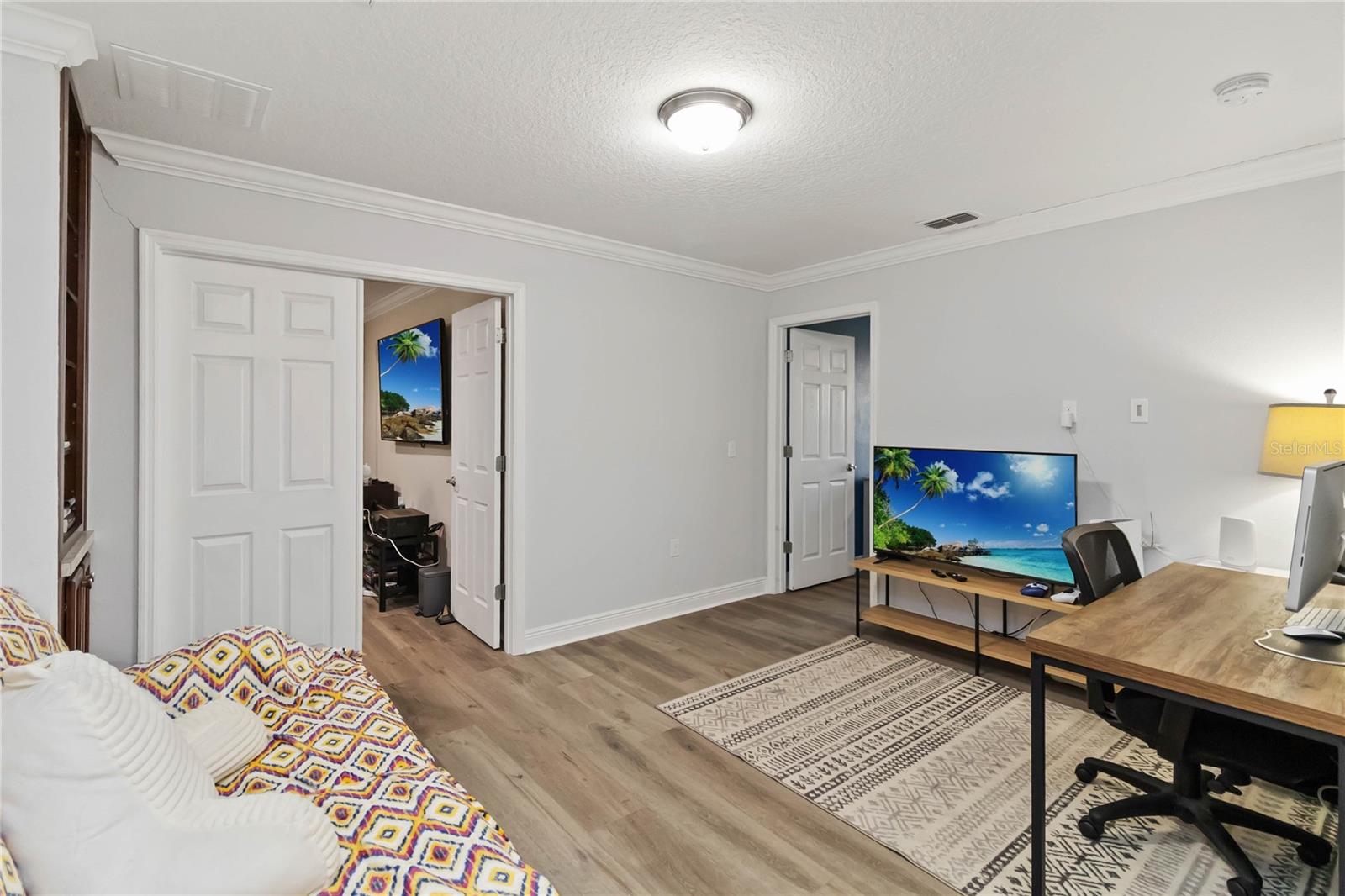 Image 33 of 69 For 652 Seven Oaks Boulevard