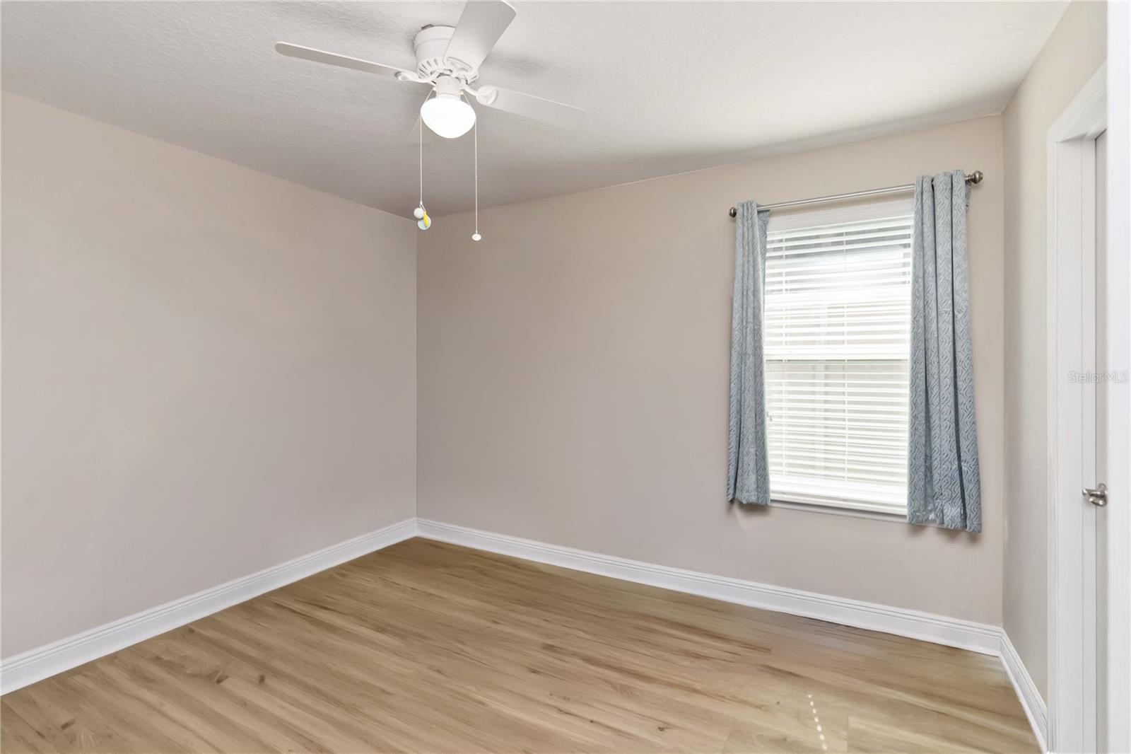 Image 38 of 69 For 652 Seven Oaks Boulevard