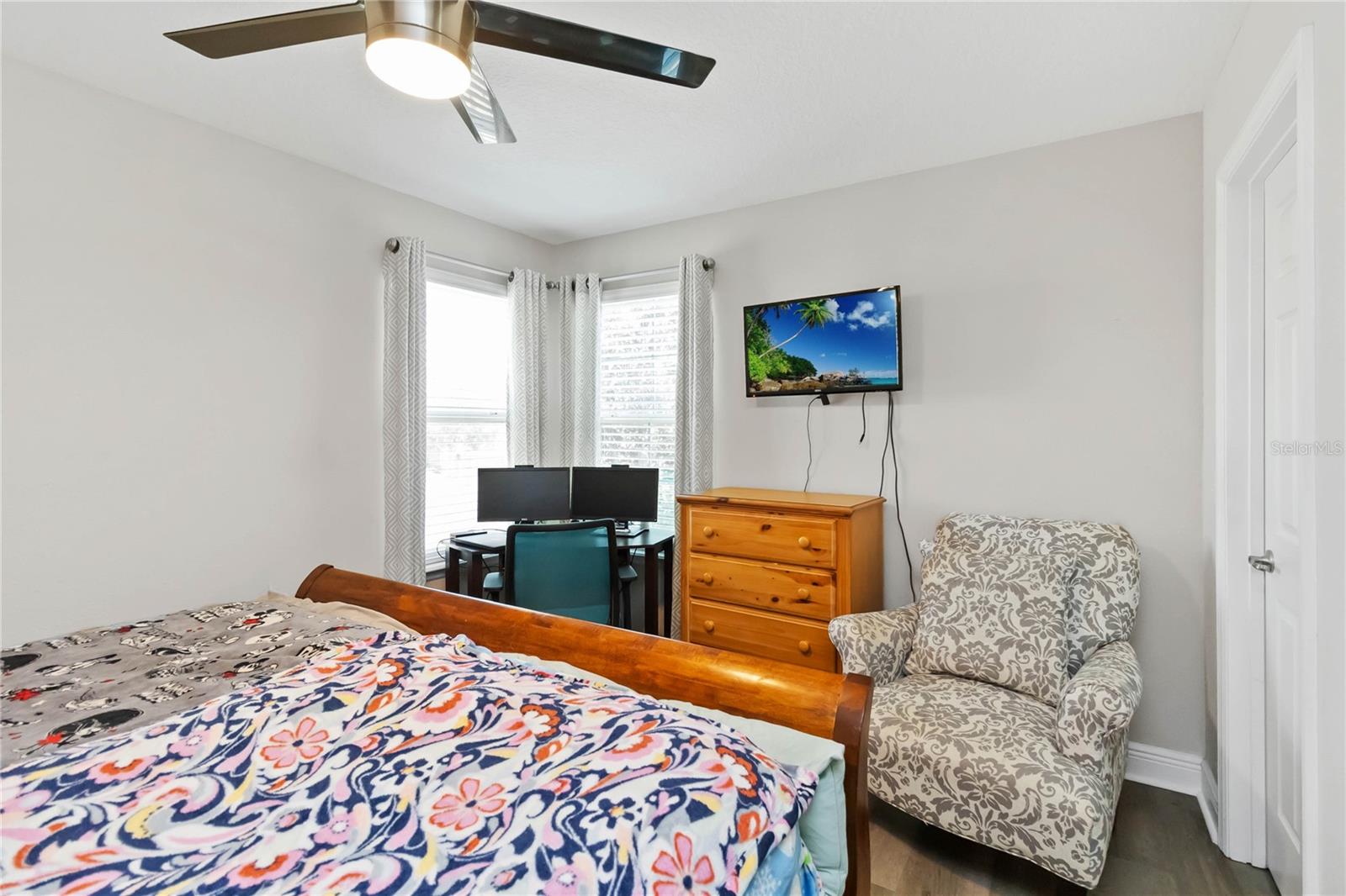 Image 41 of 69 For 652 Seven Oaks Boulevard