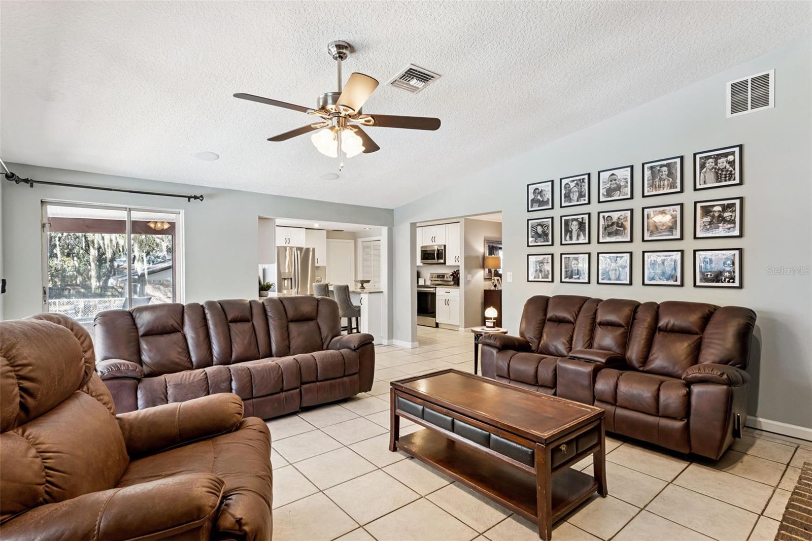 Image 10 of 34 For 516 Pineview Street