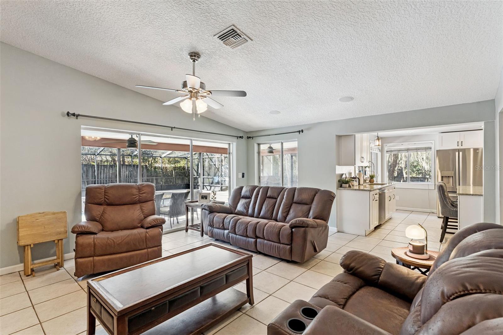 Image 11 of 34 For 516 Pineview Street