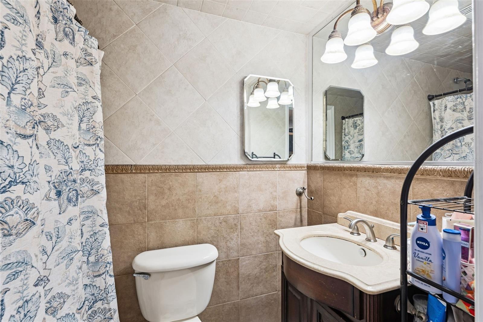 Image 17 of 34 For 516 Pineview Street