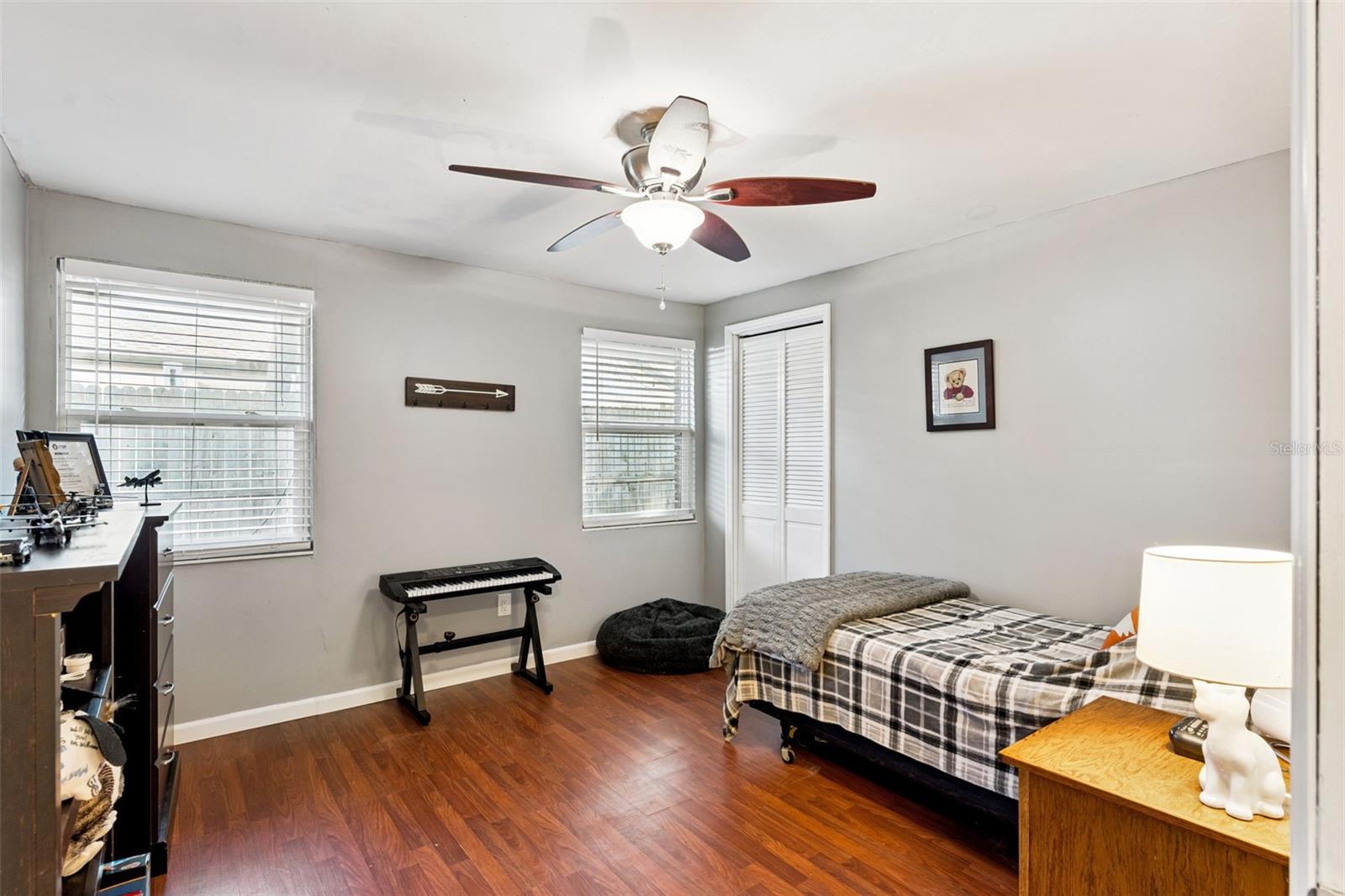 Image 18 of 34 For 516 Pineview Street