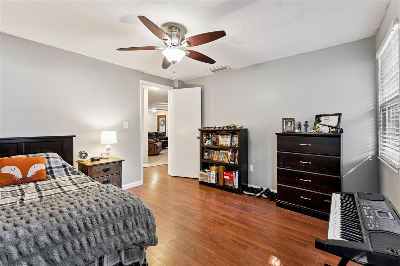 Image 19 of 34 For 516 Pineview Street