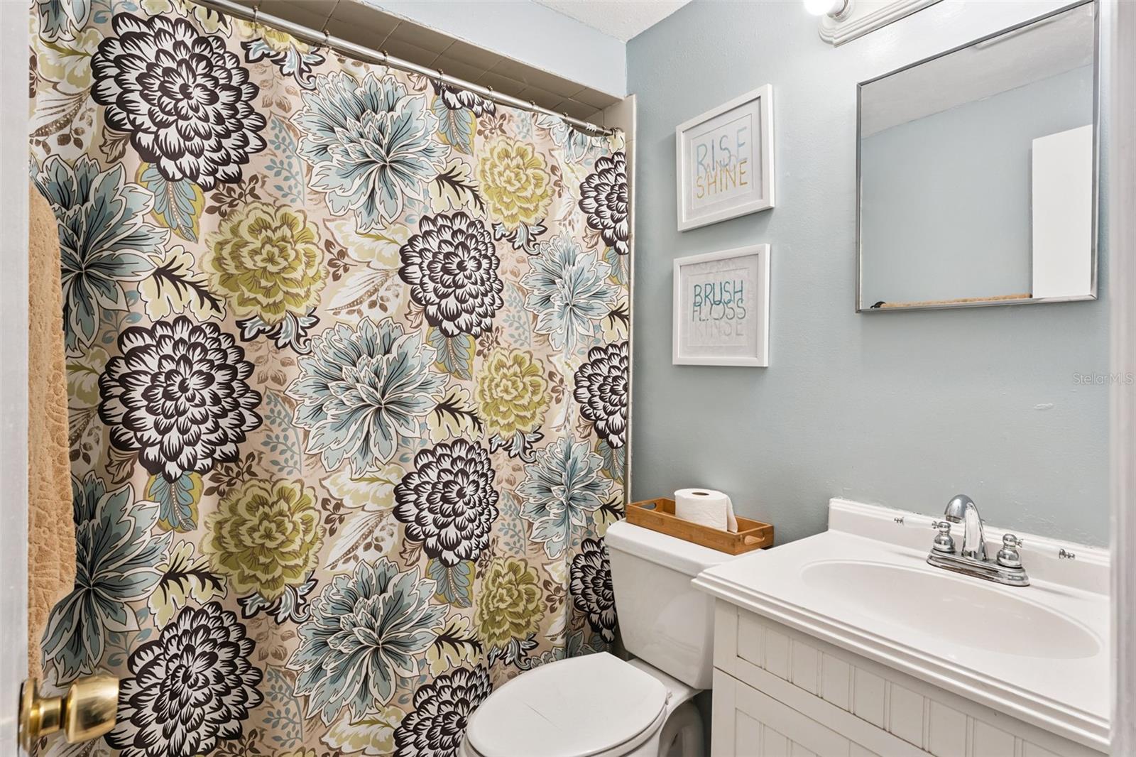 Image 20 of 34 For 516 Pineview Street