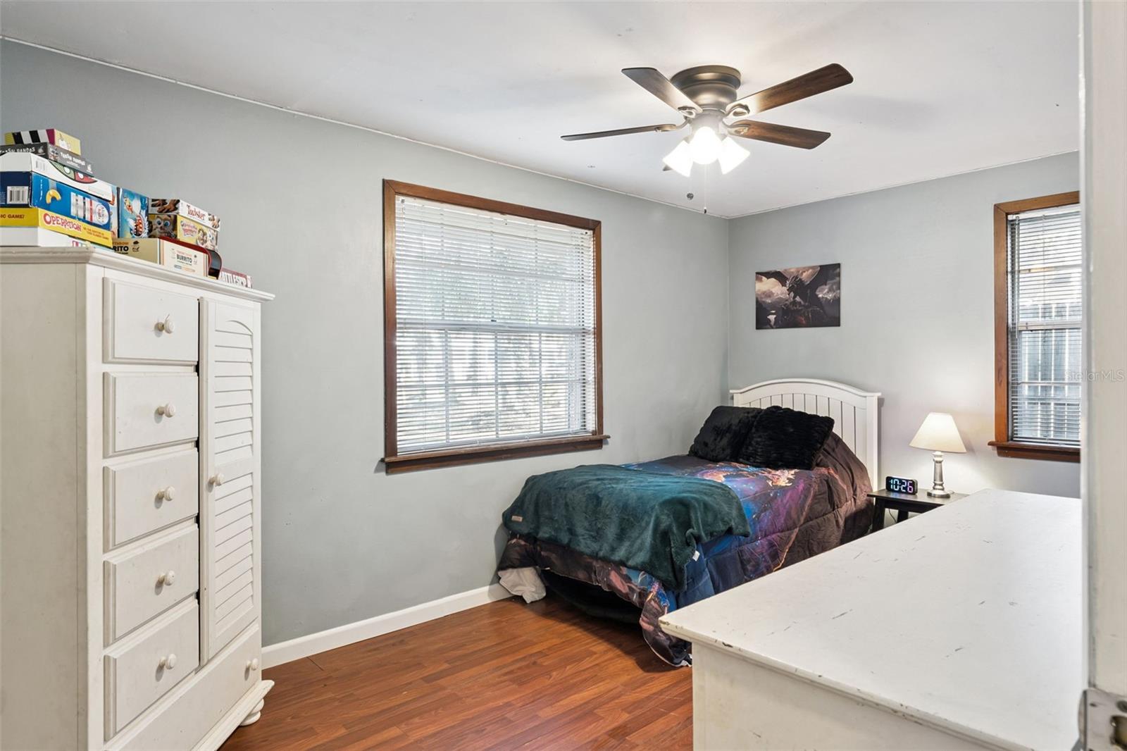 Image 21 of 34 For 516 Pineview Street