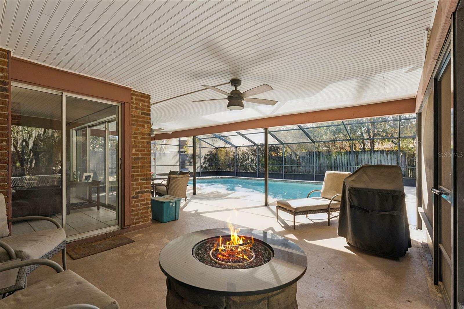 Image 24 of 34 For 516 Pineview Street