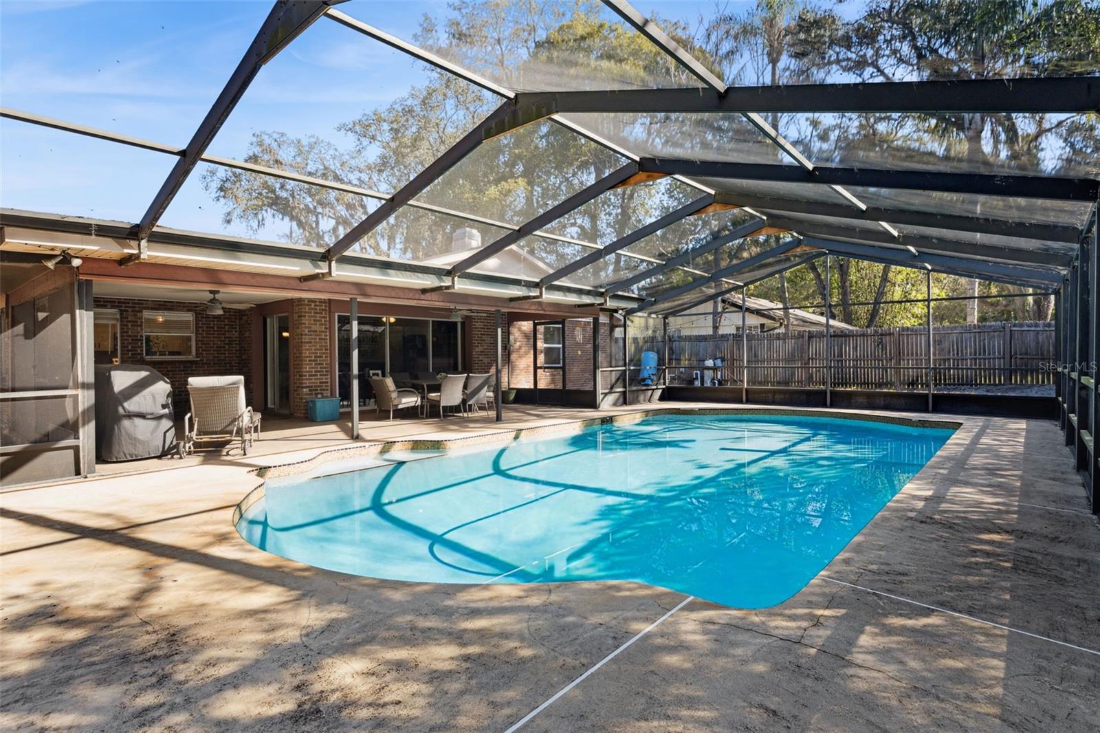 Image 26 of 34 For 516 Pineview Street