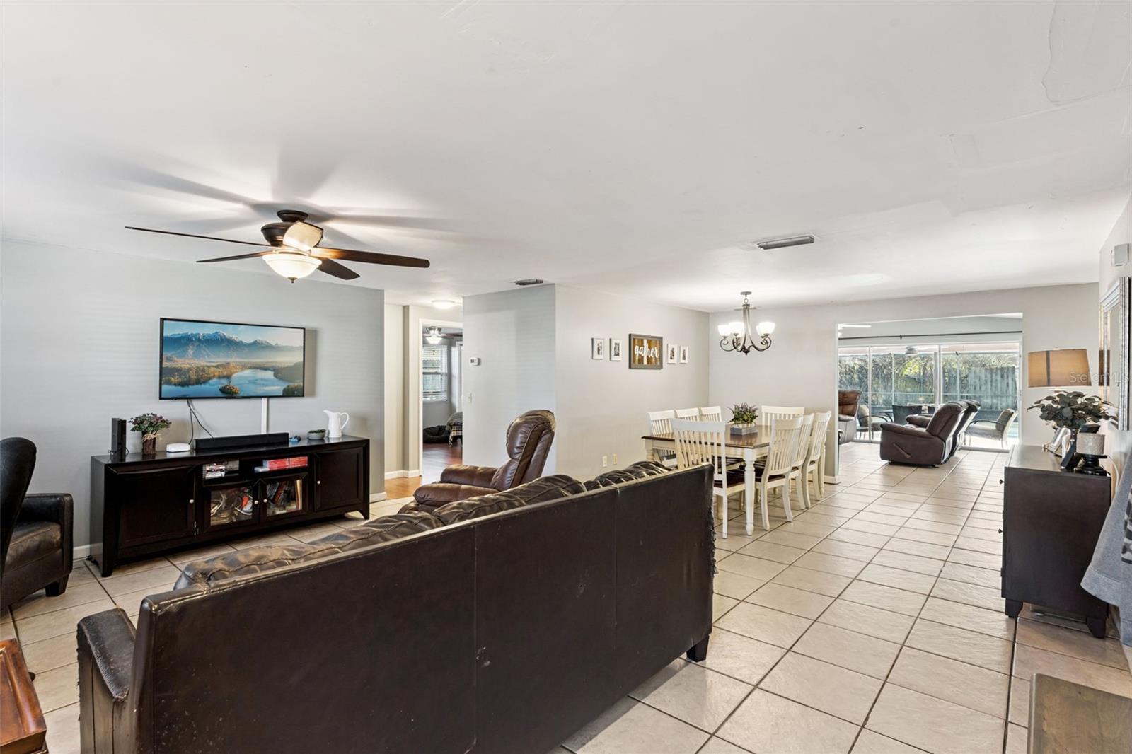 Image 4 of 34 For 516 Pineview Street