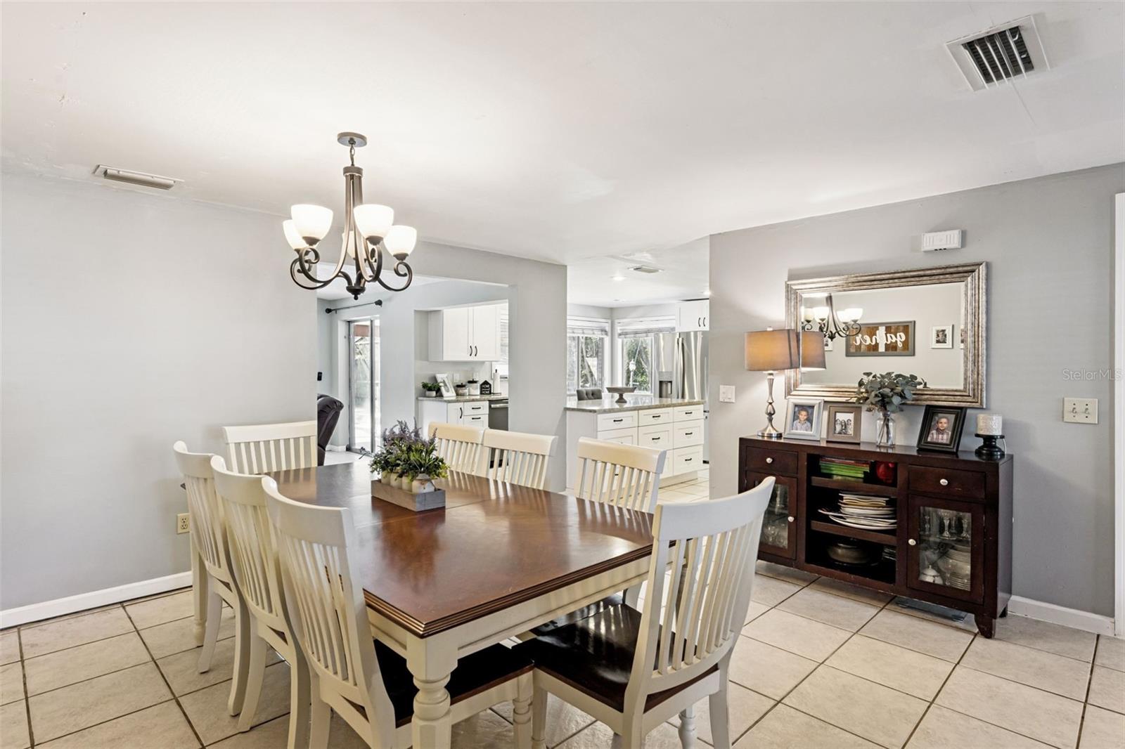 Image 5 of 34 For 516 Pineview Street