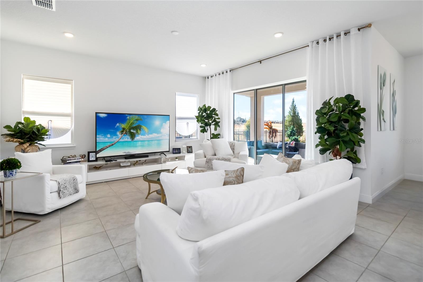 Image 9 of 65 For 15742 Vetta Drive