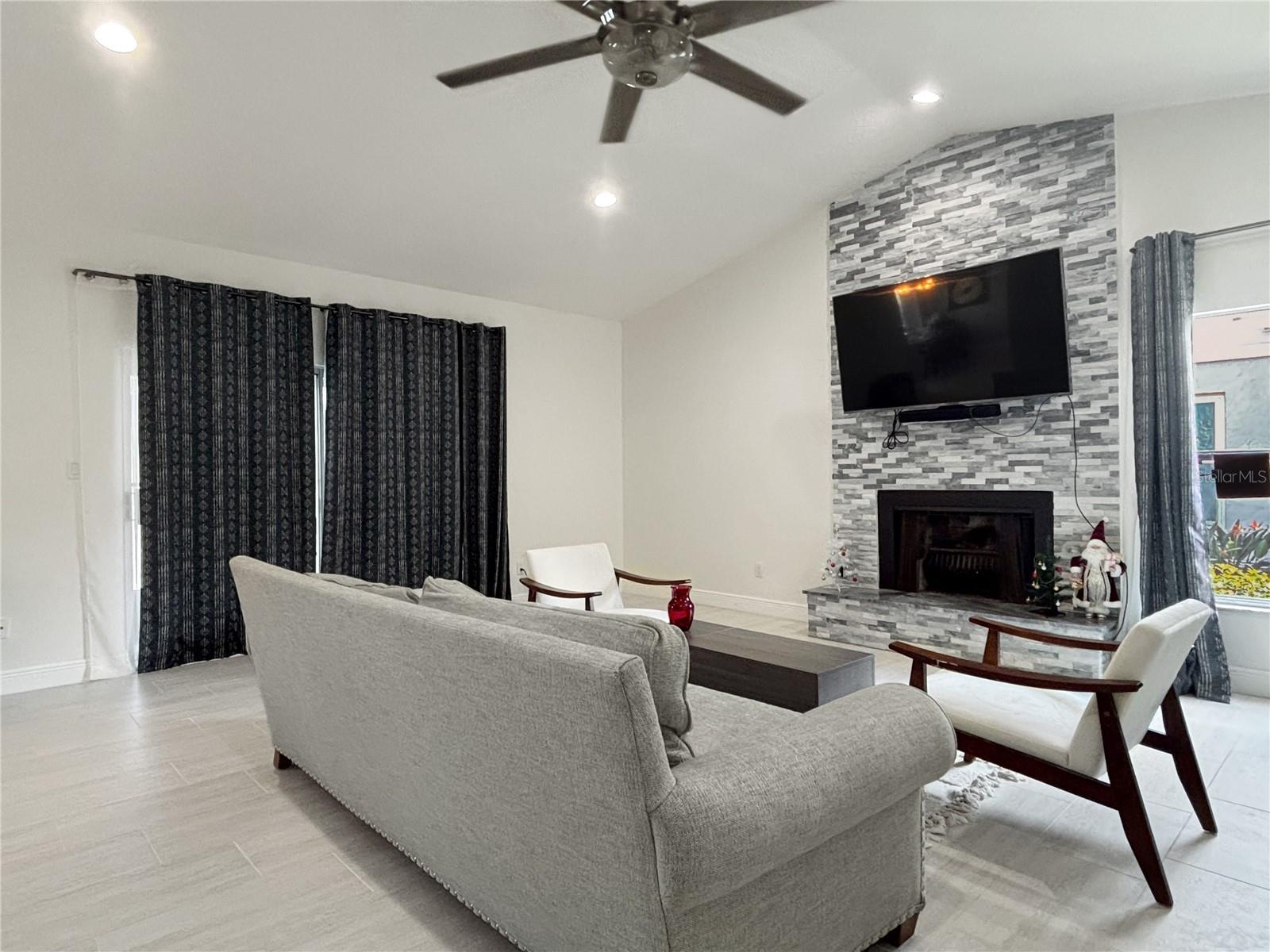 Image 11 of 30 For 9135 San Ambrosio Dr