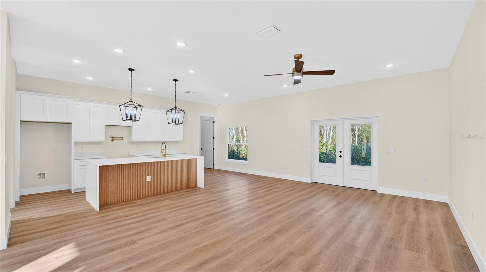 Image 10 of 35 For 257 Lago Vista Street