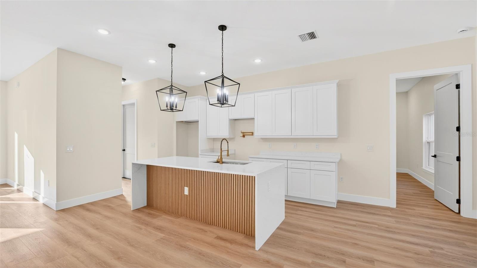 Image 13 of 35 For 257 Lago Vista Street