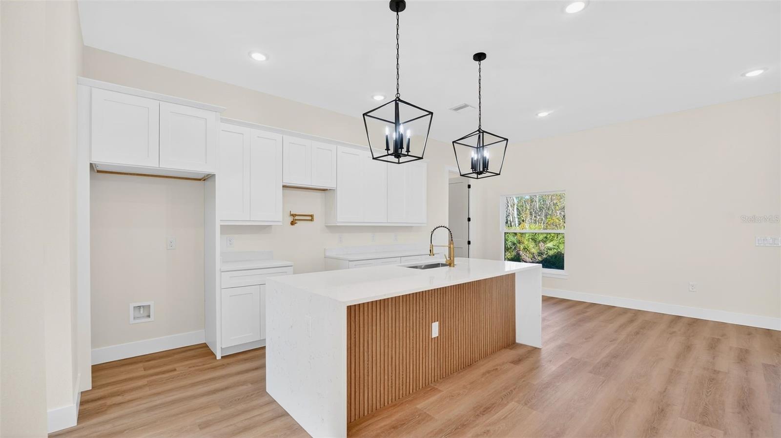 Image 14 of 35 For 257 Lago Vista Street