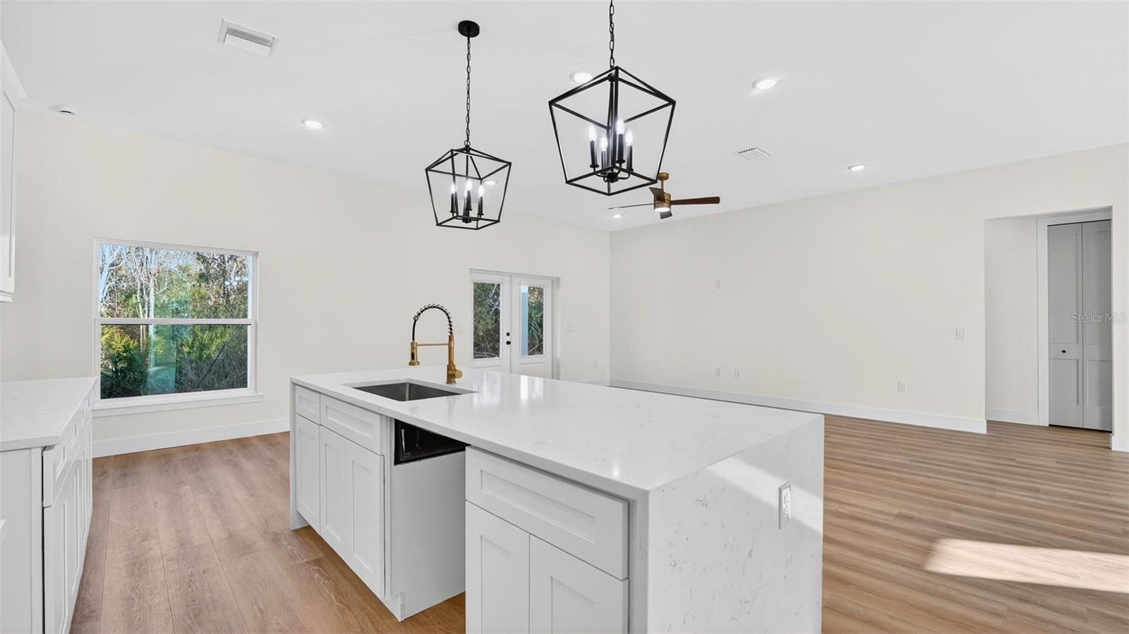 Image 15 of 35 For 257 Lago Vista Street