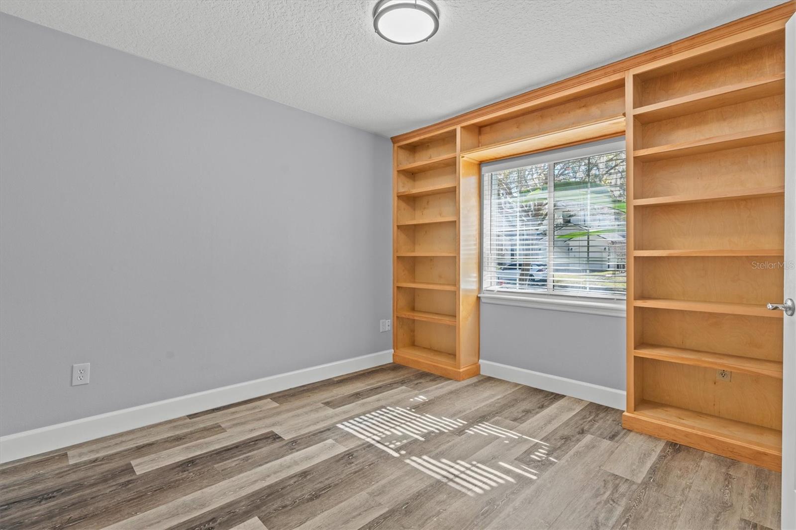 Image 5 of 72 For 1135 Shady Lane Drive