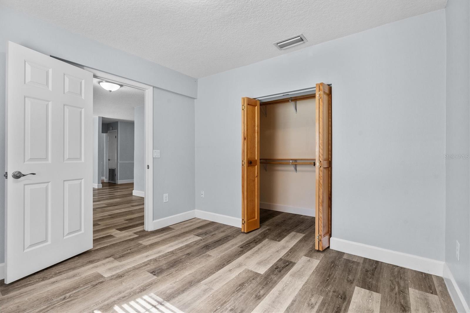 Image 6 of 72 For 1135 Shady Lane Drive