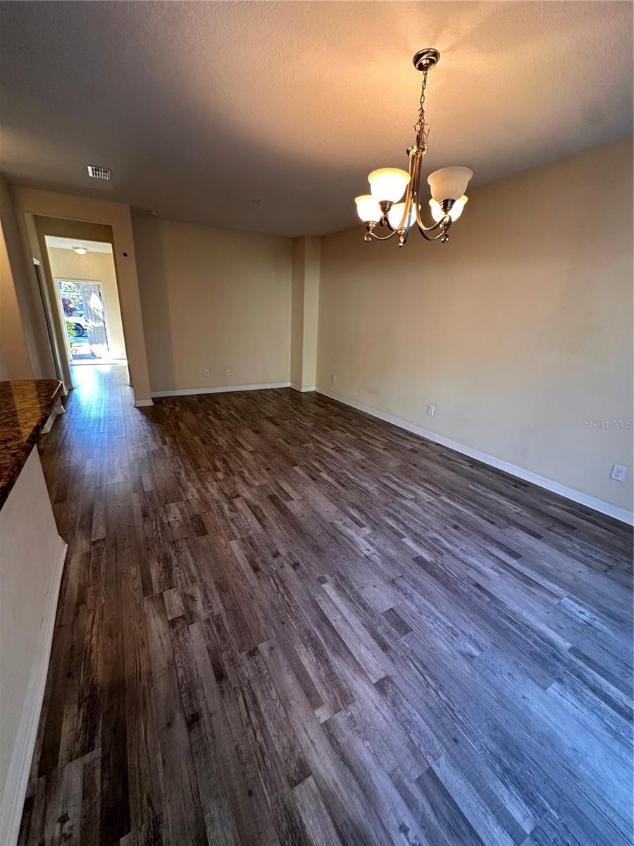 Image 5 of 23 For 10899 Savannah Landing Circle