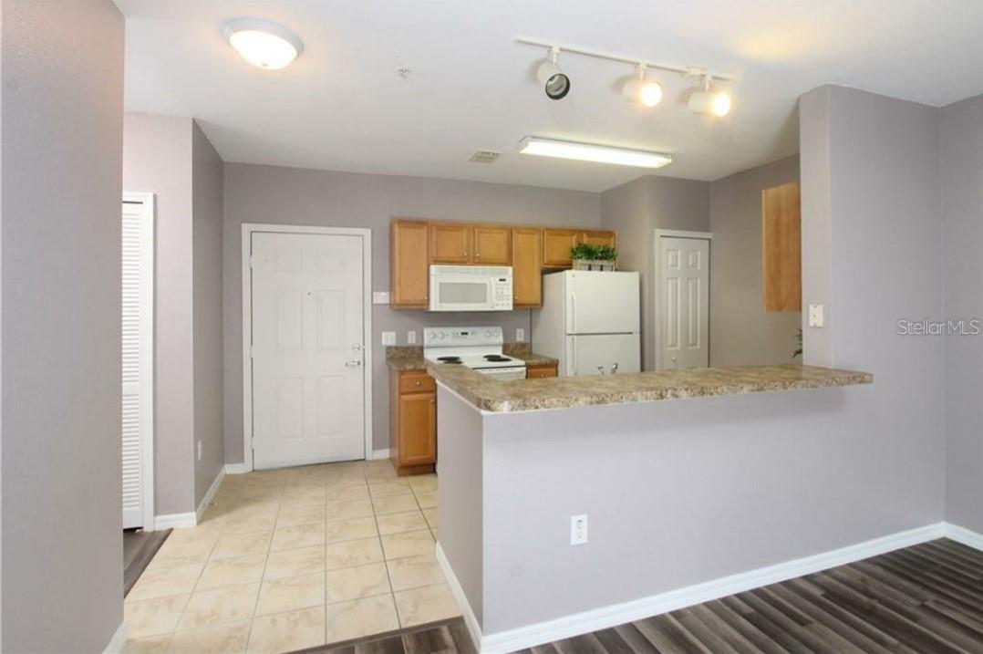 Image 9 of 17 For 5550 Michigan Street 3120