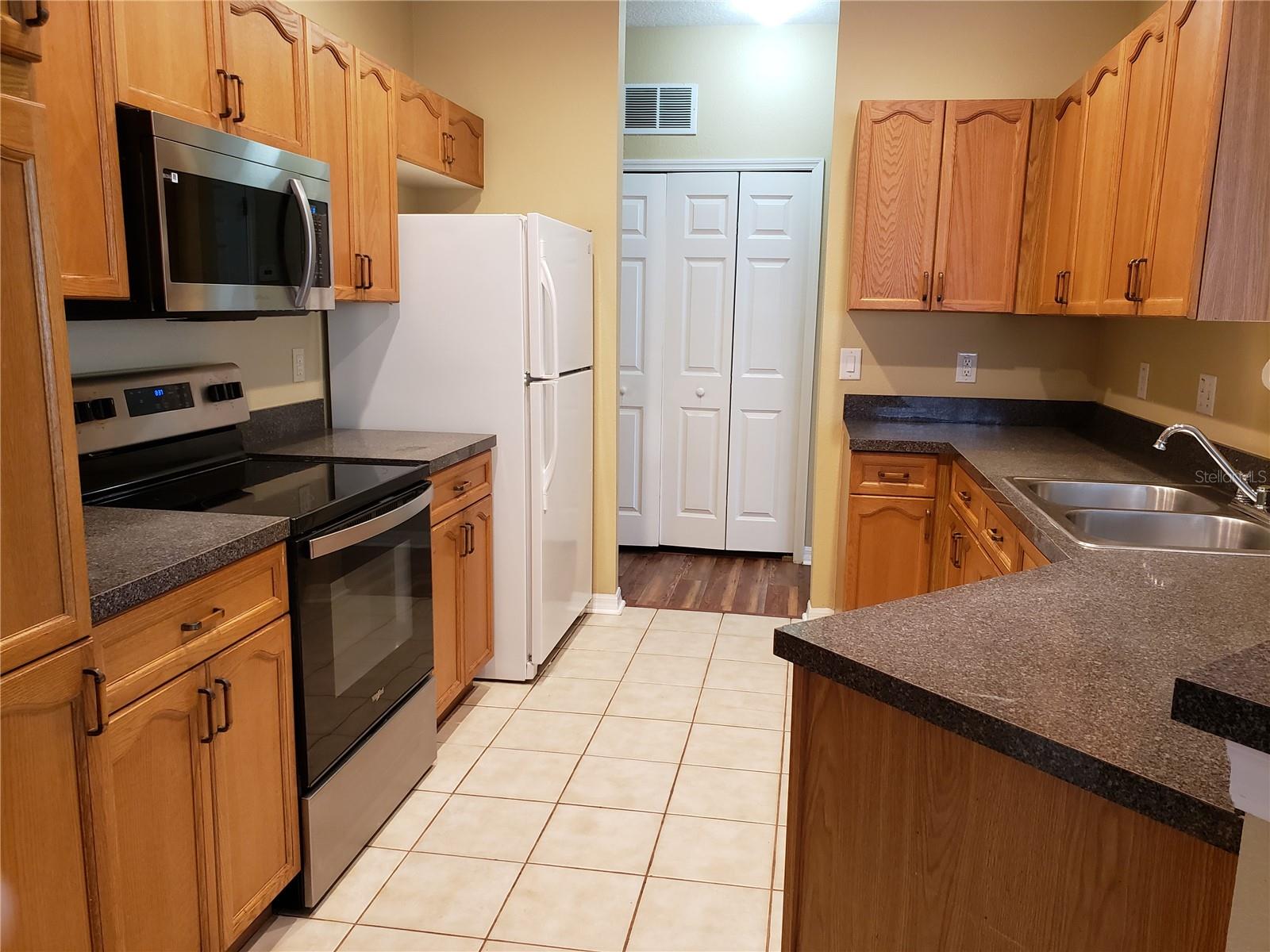 Image 7 of 32 For 3658 Oakdale Circle 100