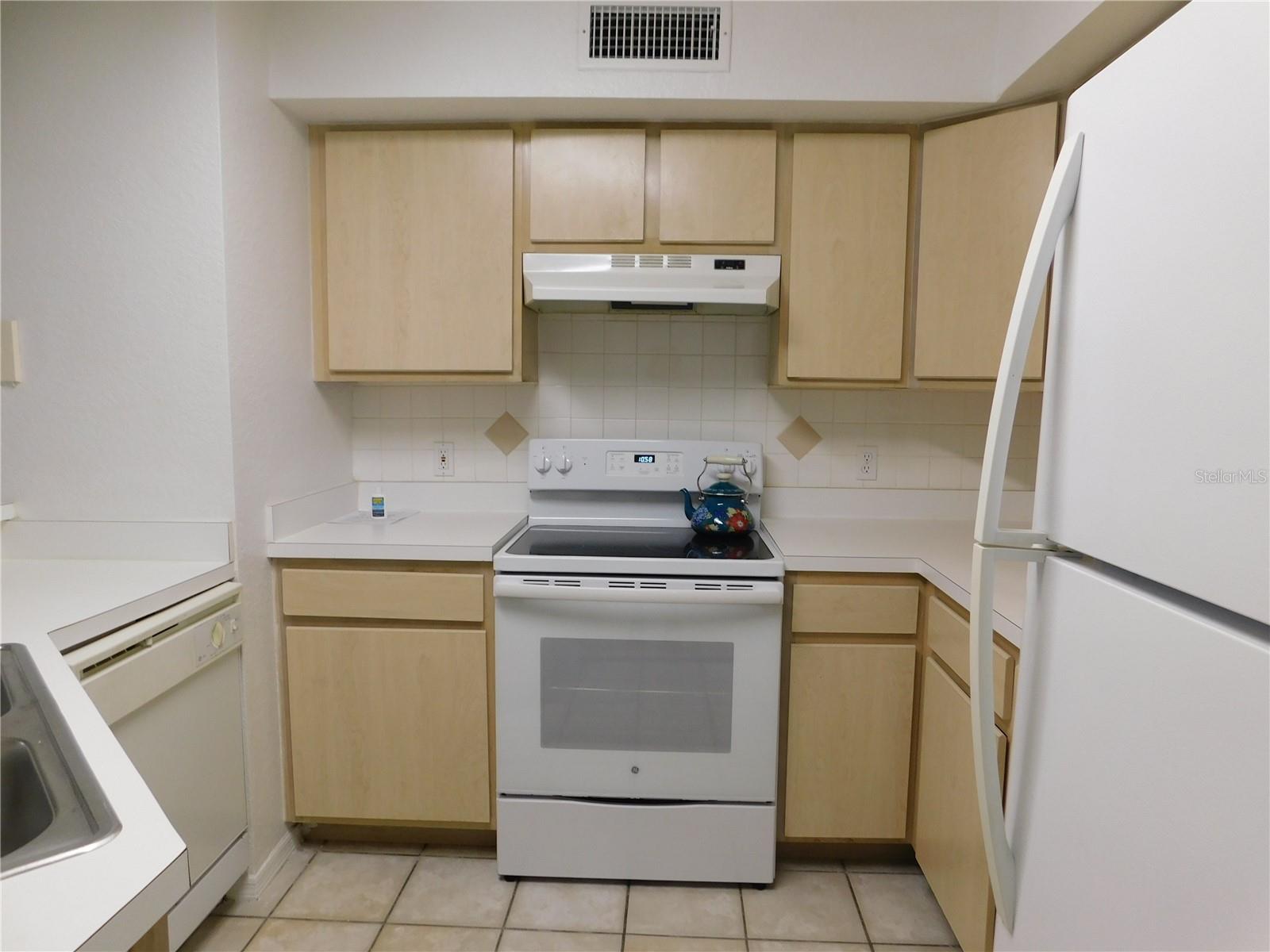 Image 3 of 21 For 829 Camargo Way 112