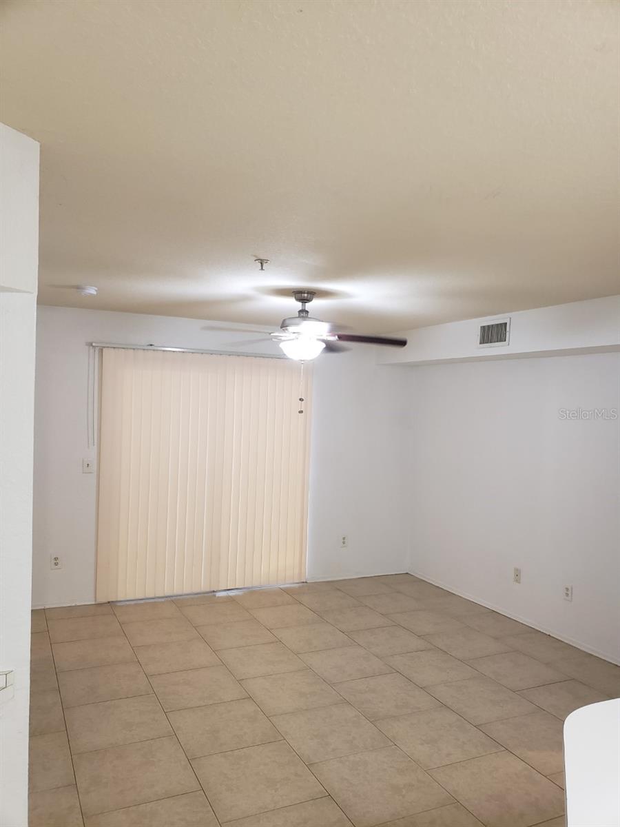 Image 7 of 21 For 829 Camargo Way 112