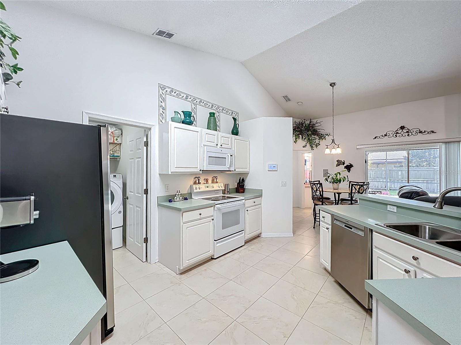 Image 24 of 69 For 1918 Smoketree Circle