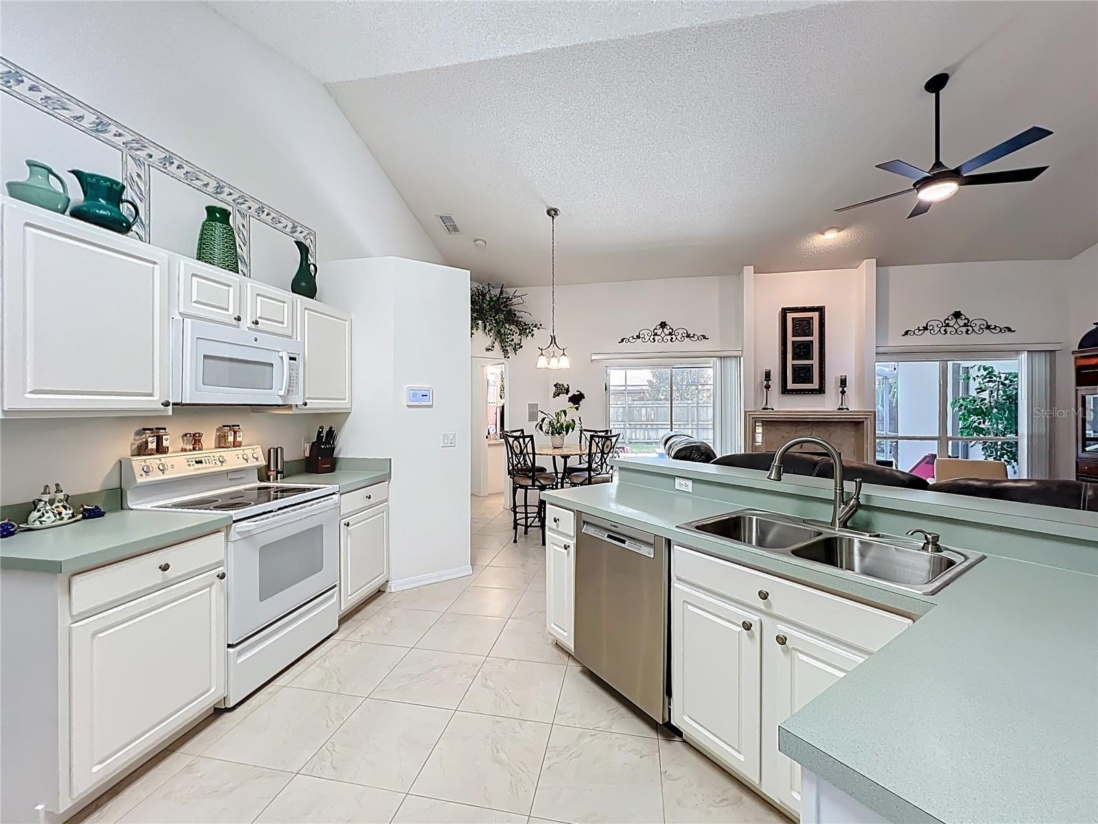 Image 25 of 69 For 1918 Smoketree Circle