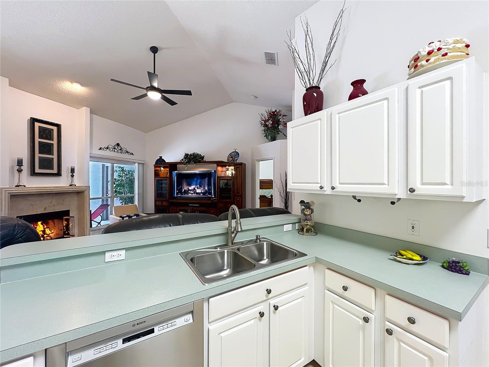 Image 27 of 69 For 1918 Smoketree Circle