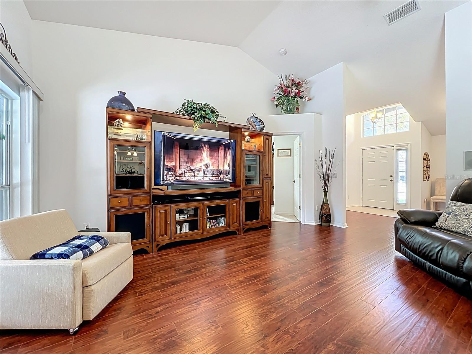 Image 33 of 69 For 1918 Smoketree Circle