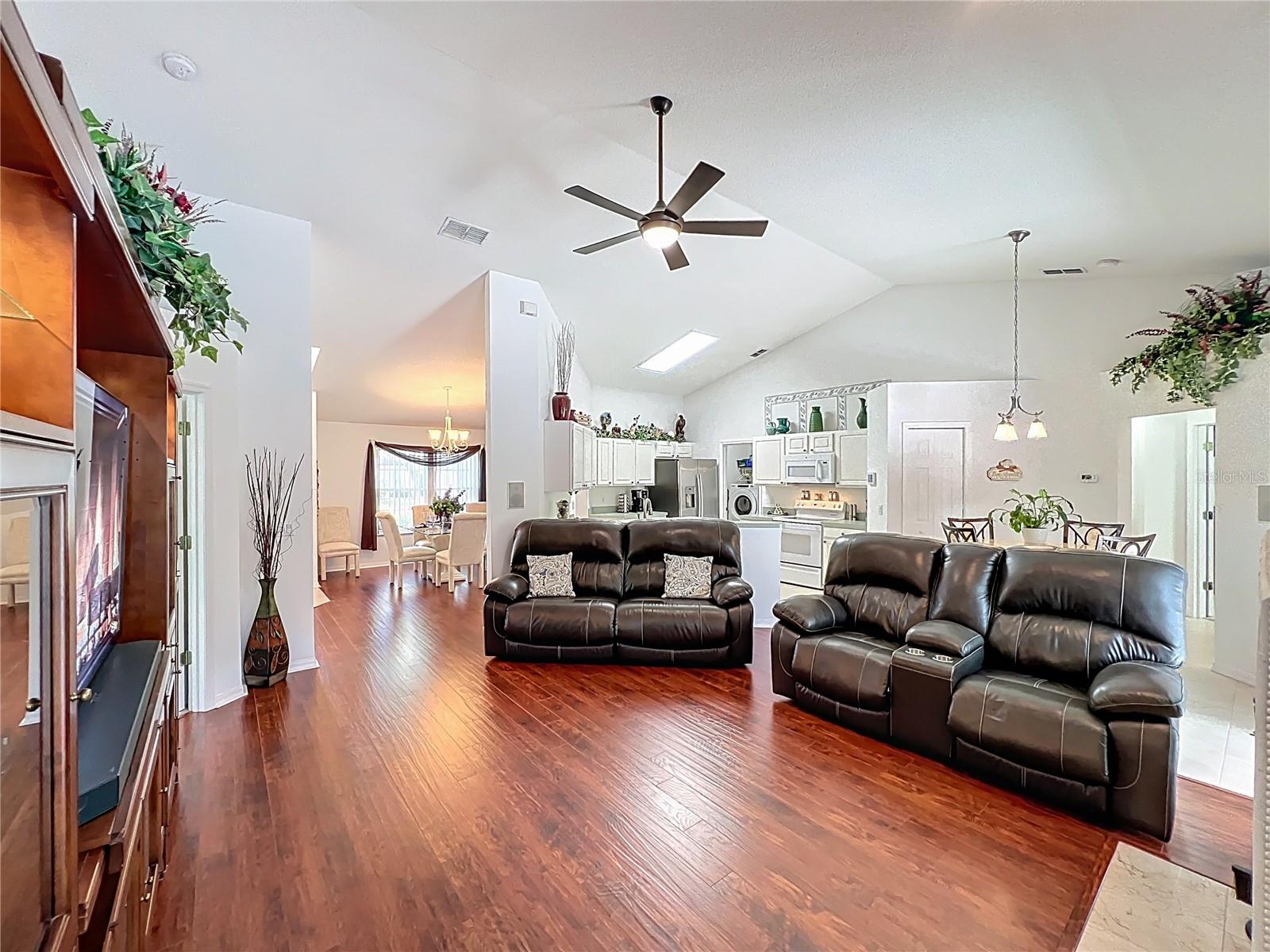 Image 34 of 69 For 1918 Smoketree Circle