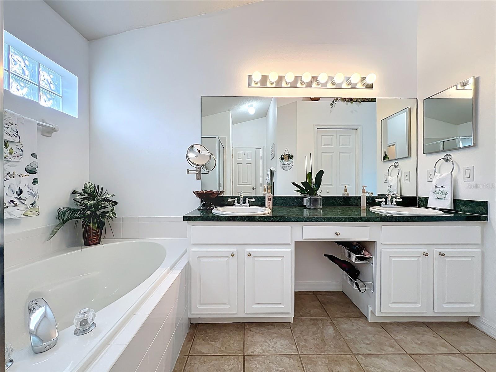 Image 46 of 69 For 1918 Smoketree Circle