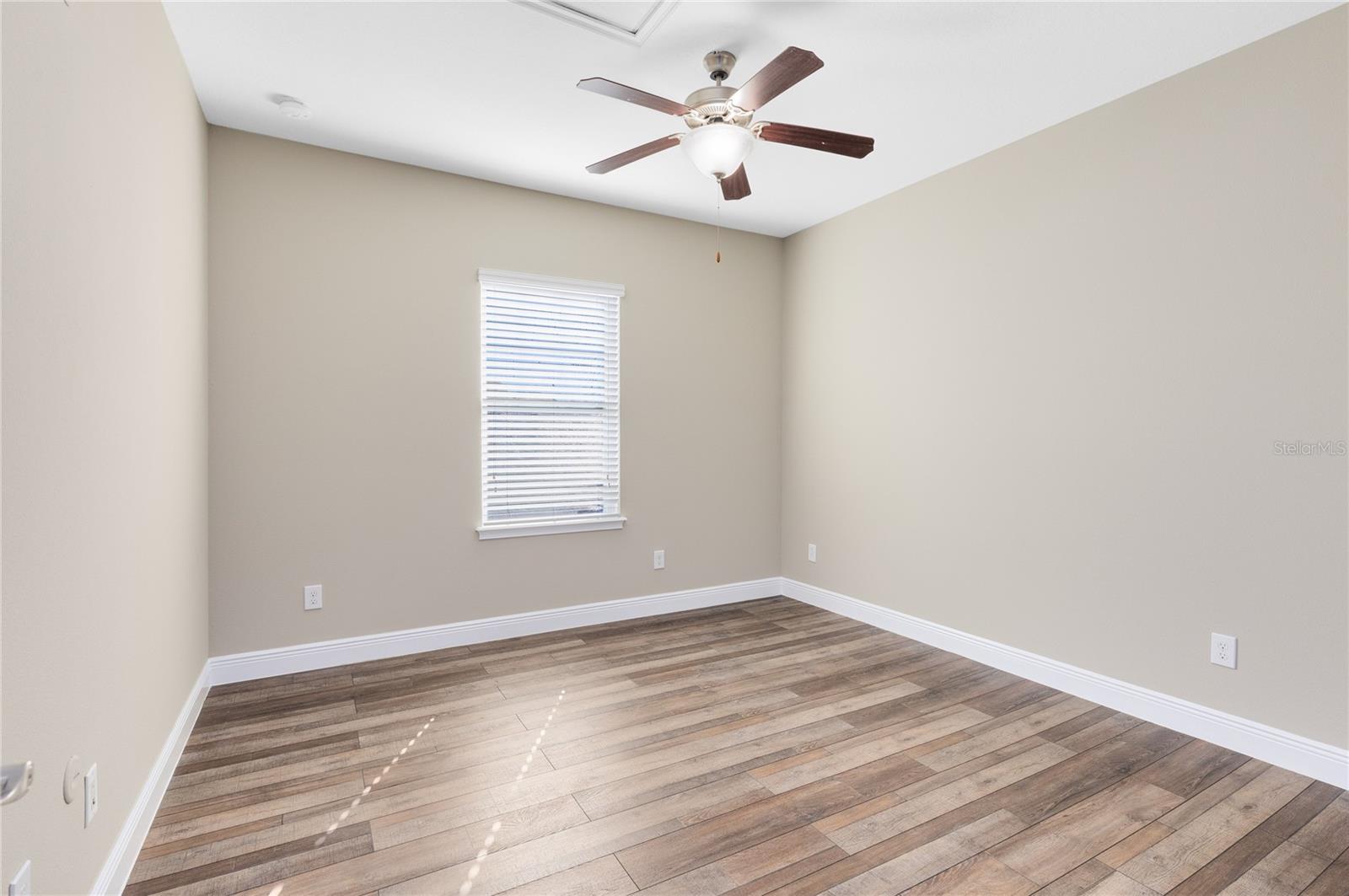 Image 11 of 24 For 13787 Eliot Avenue