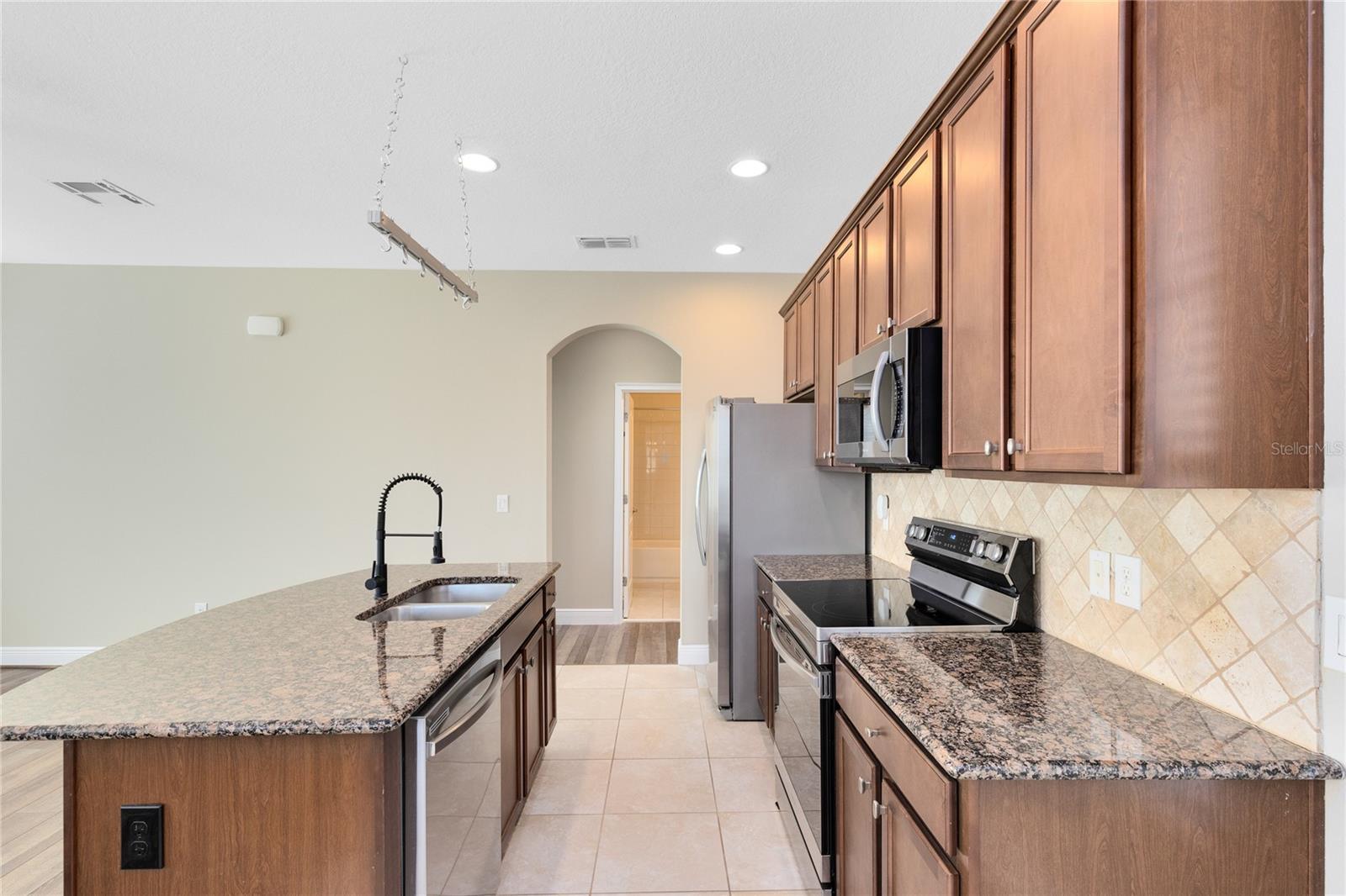 Image 5 of 24 For 13787 Eliot Avenue