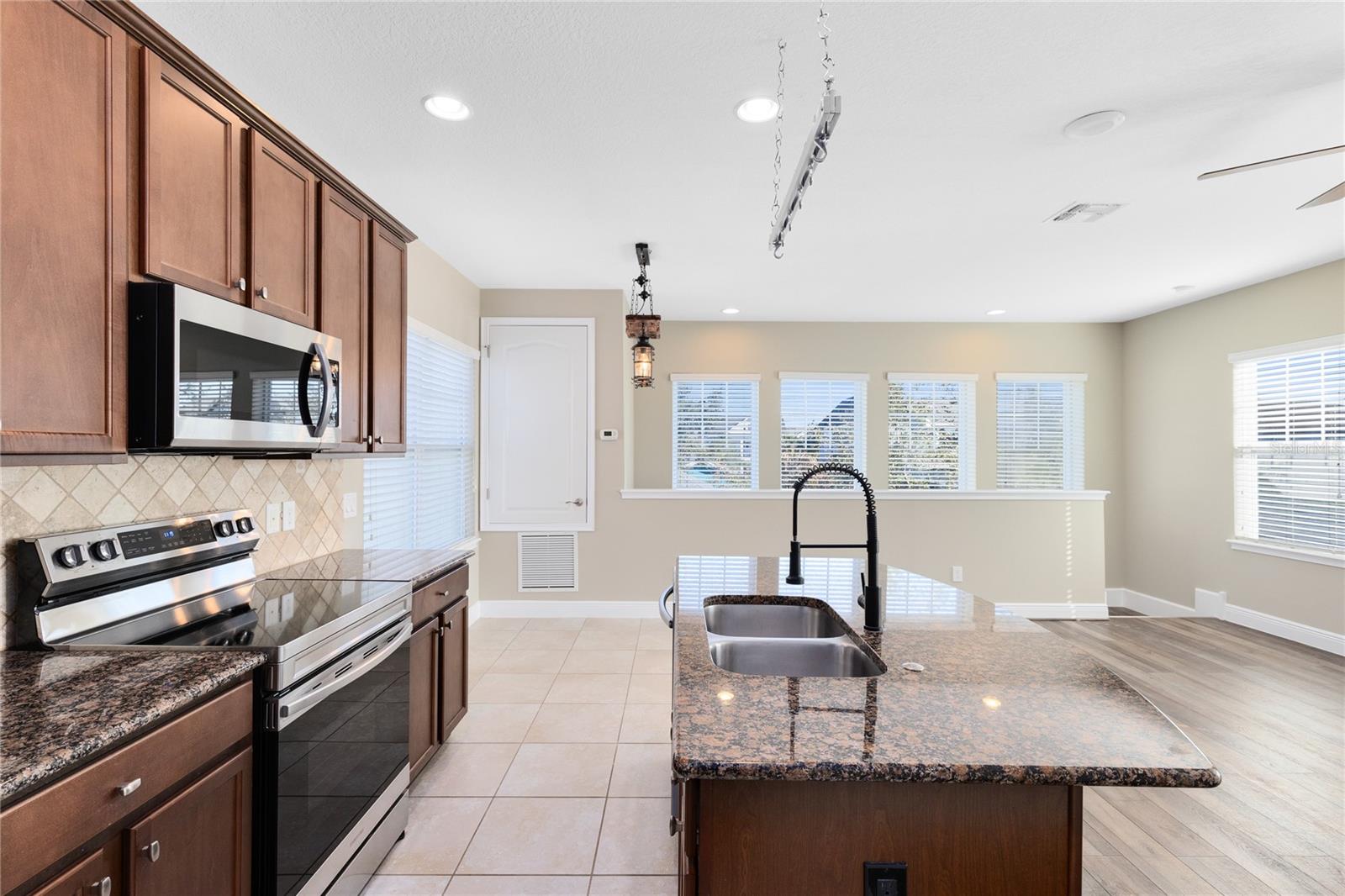 Image 6 of 24 For 13787 Eliot Avenue