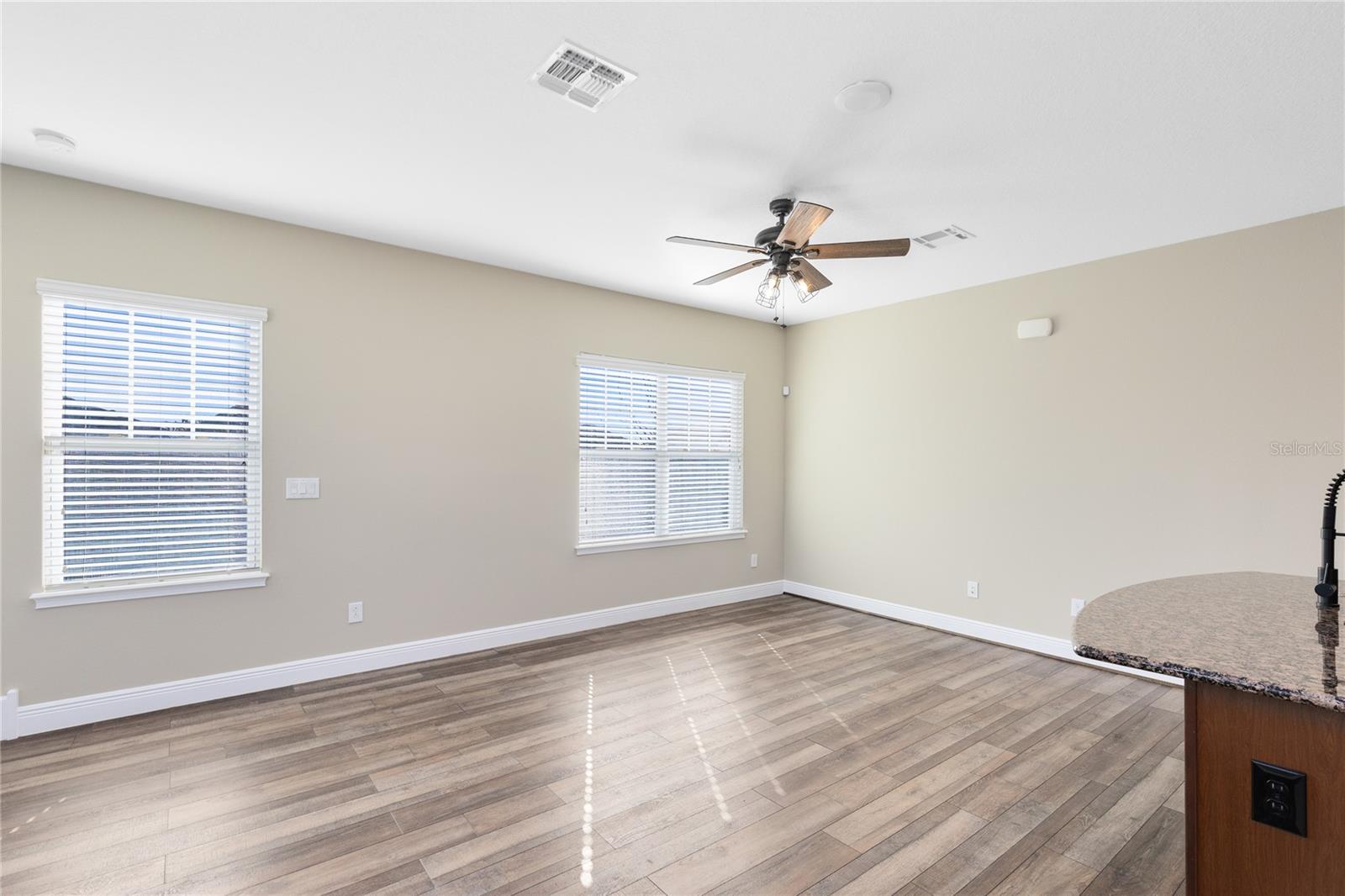 Image 9 of 24 For 13787 Eliot Avenue