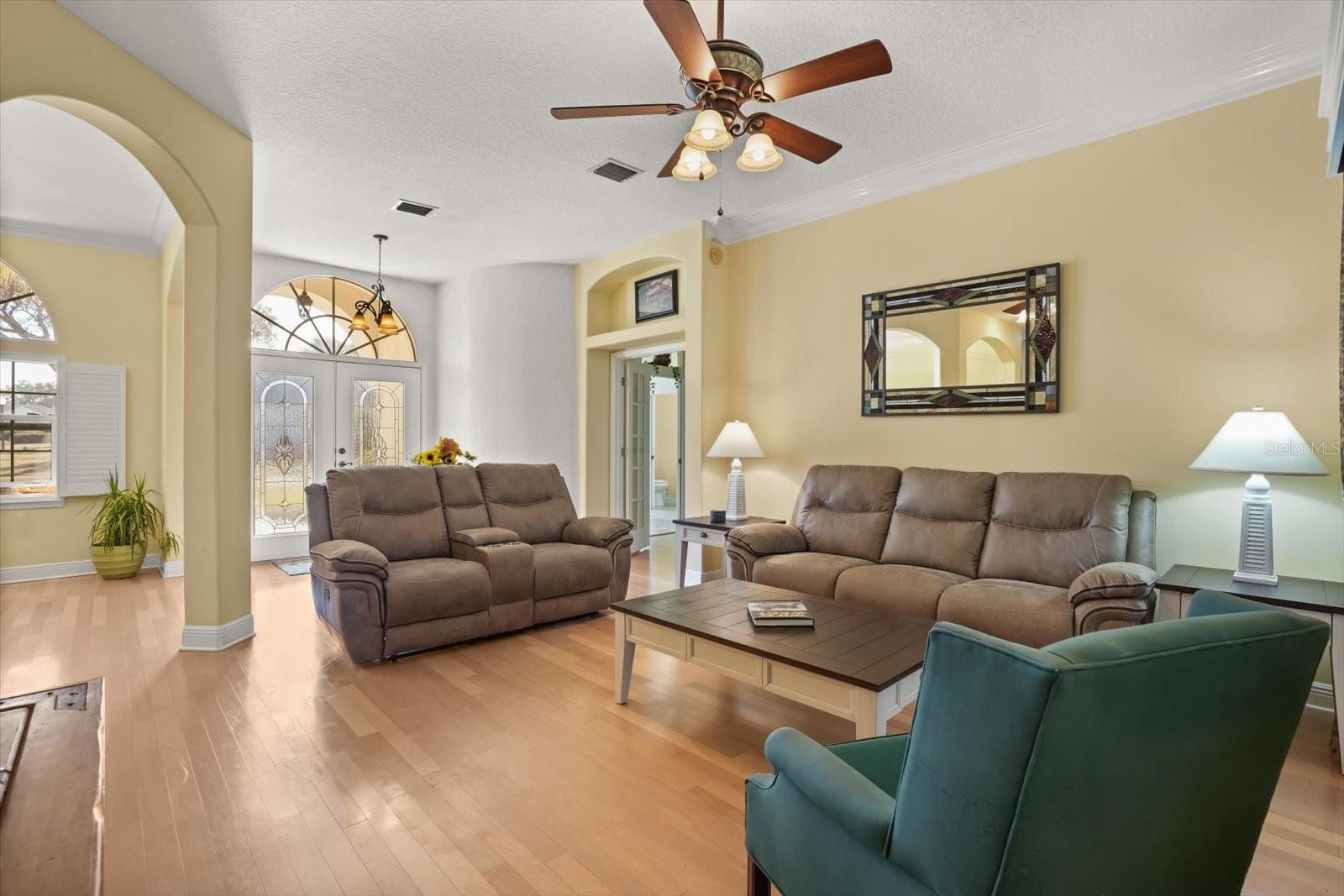 Image 6 of 40 For 424 Caddie Drive