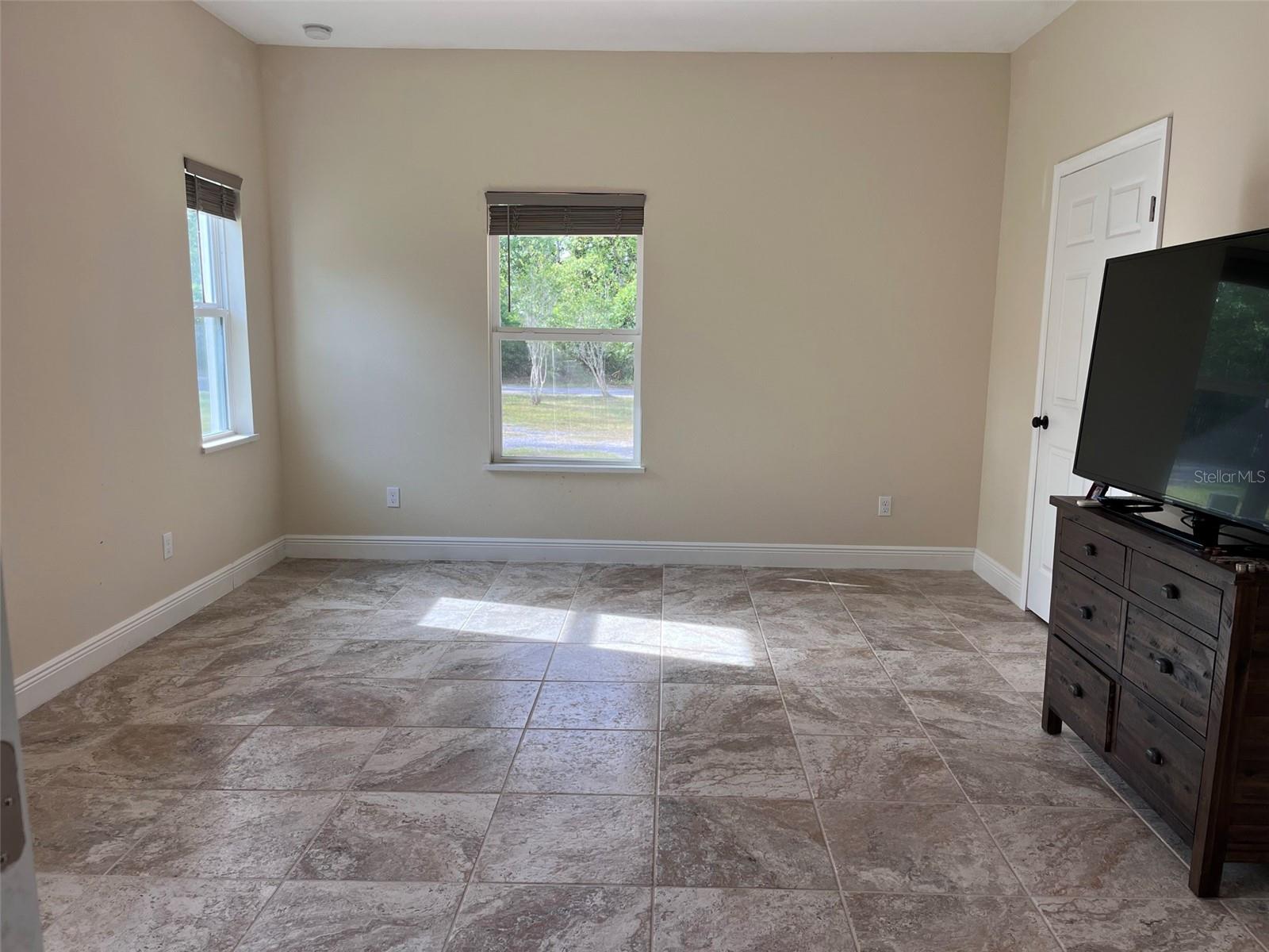 Image 14 of 29 For 456 Baron Road