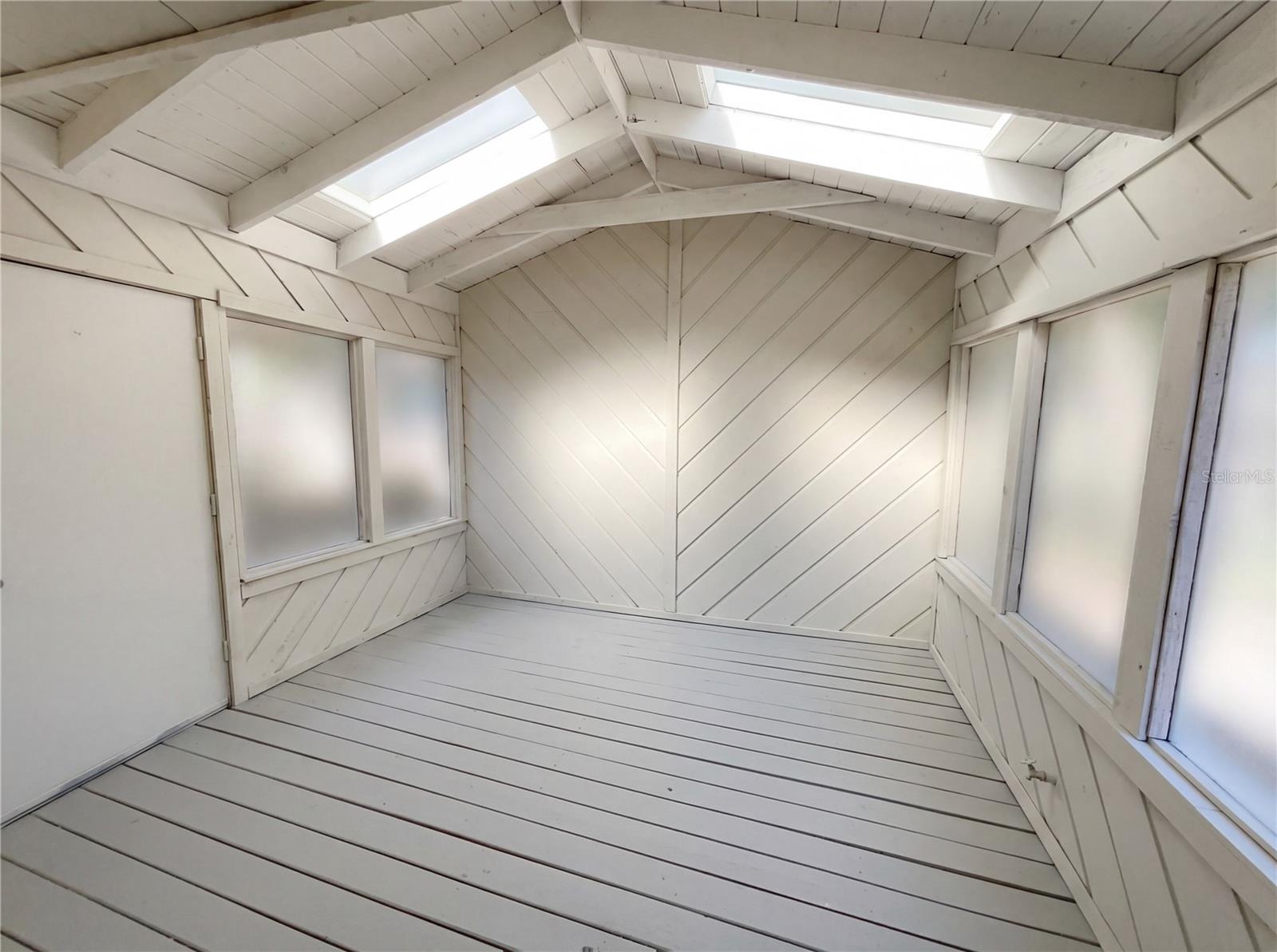 Image 20 of 30 For 2052 Leanne Court